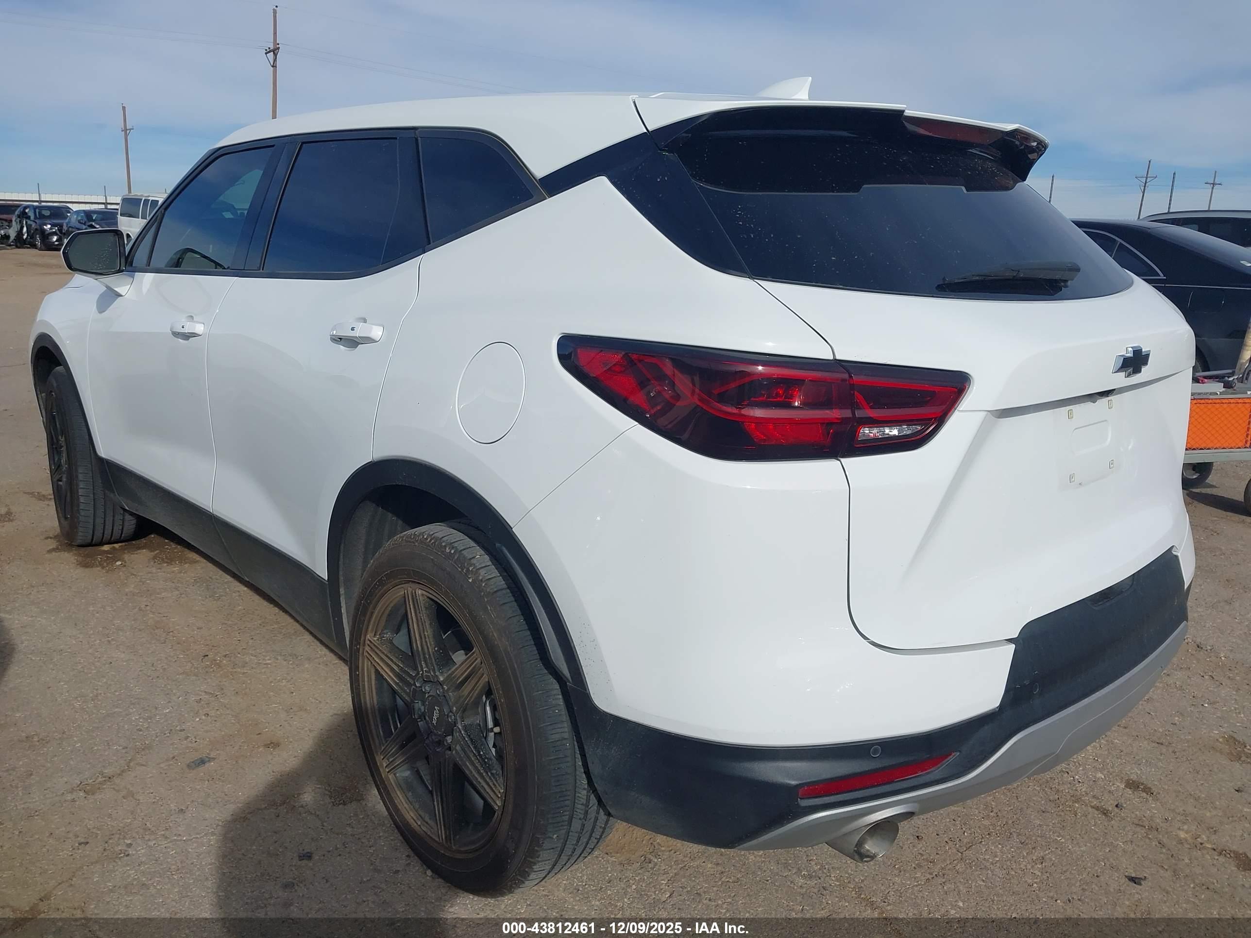 CHEVROLET BLAZER image 3