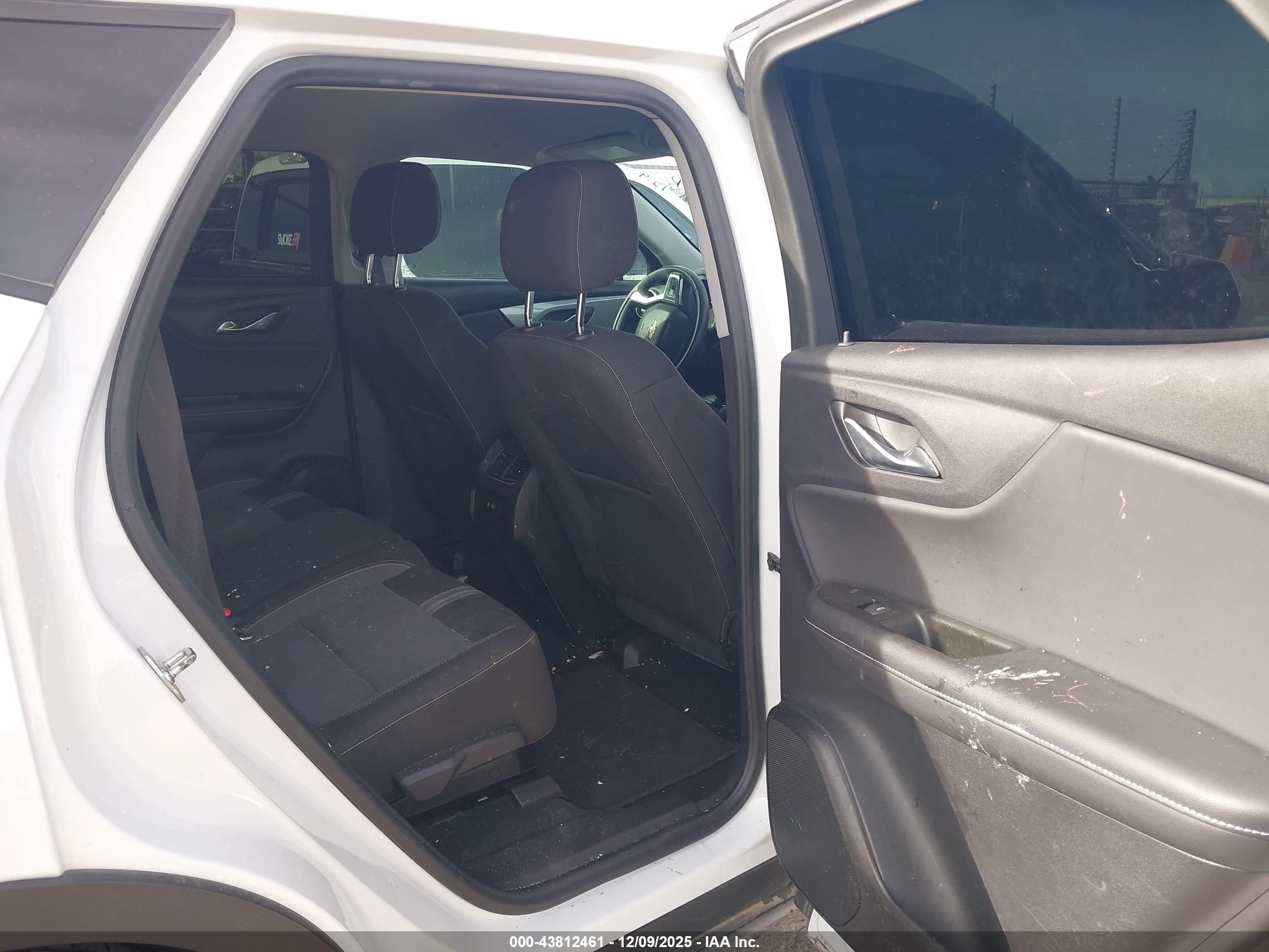 CHEVROLET BLAZER image 8