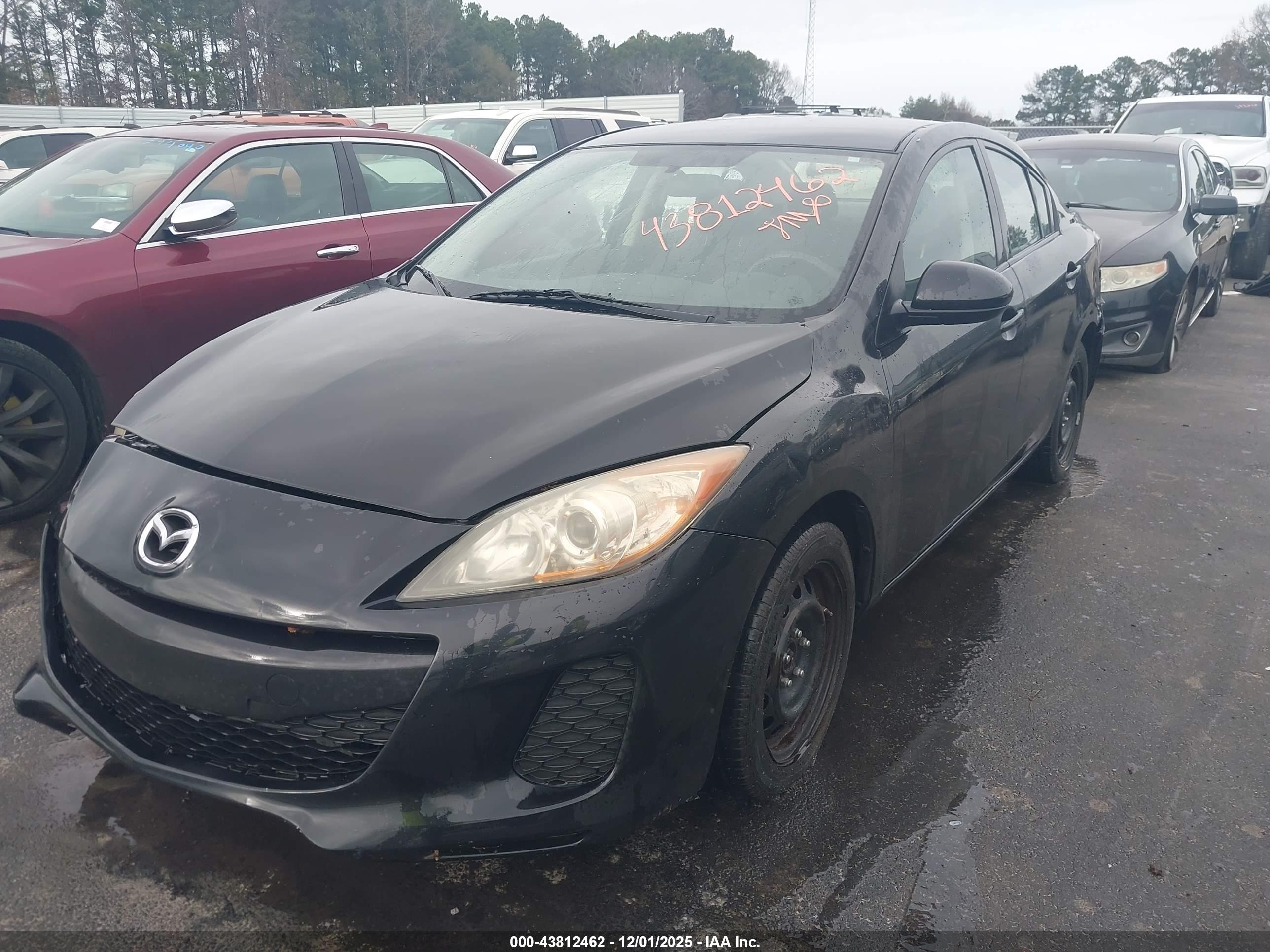 MAZDA MAZDA3 image 2