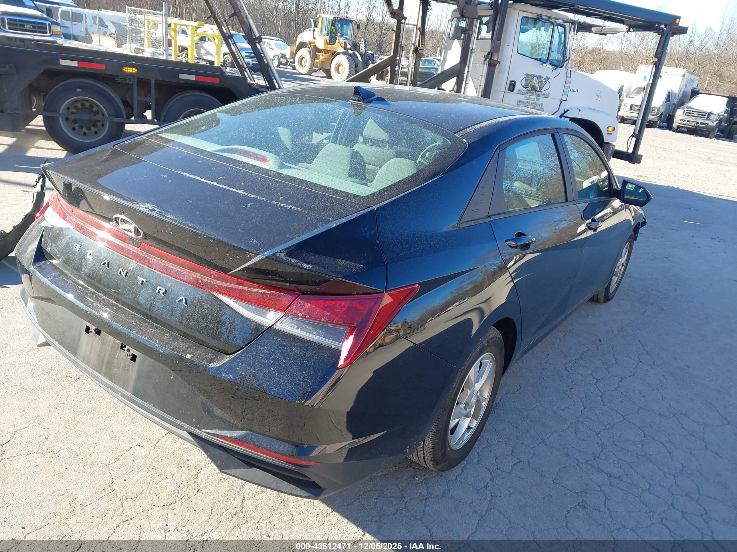 HYUNDAI ELANTRA image 4