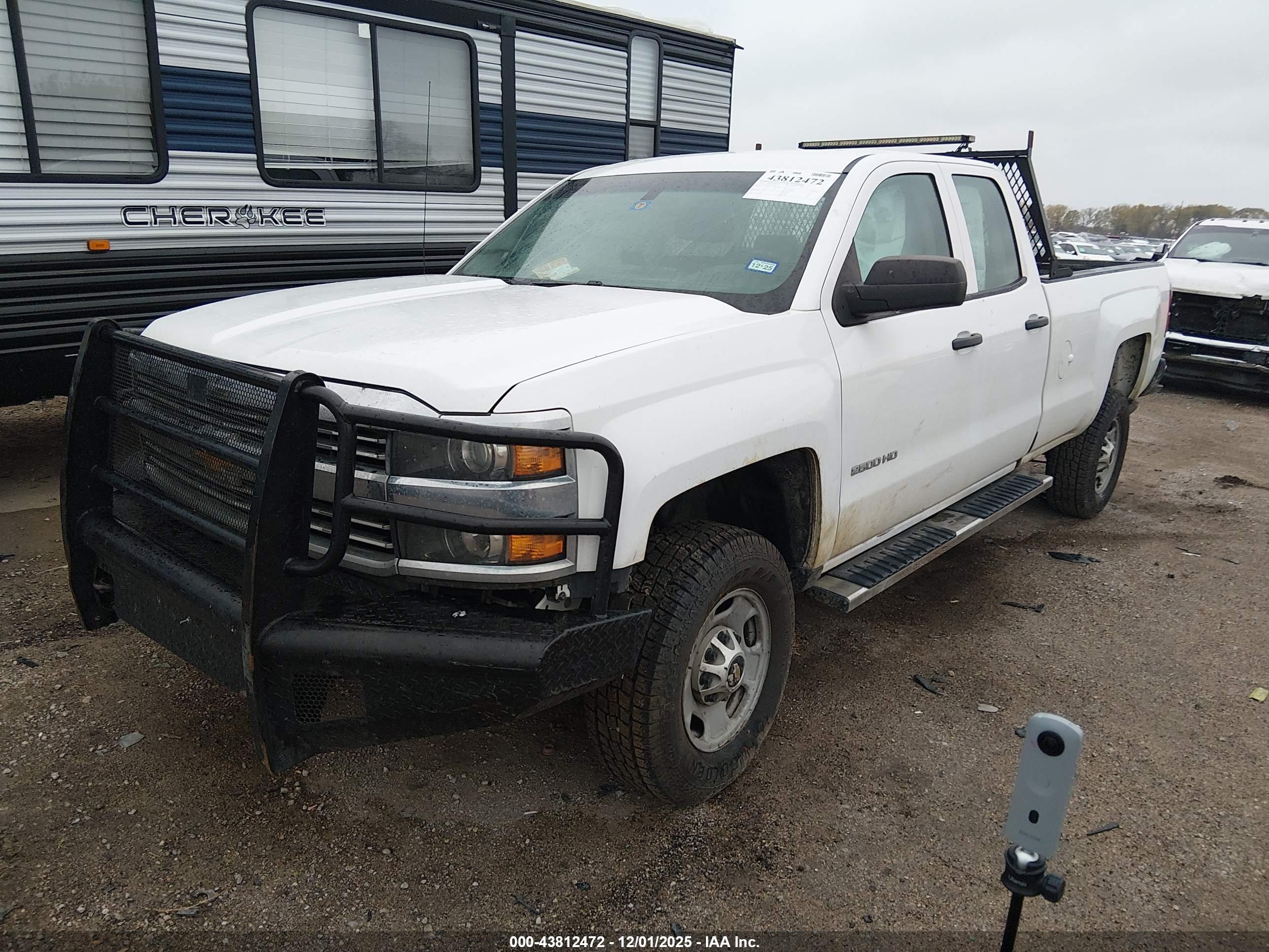 CHEVROLET SILVERADO image 2