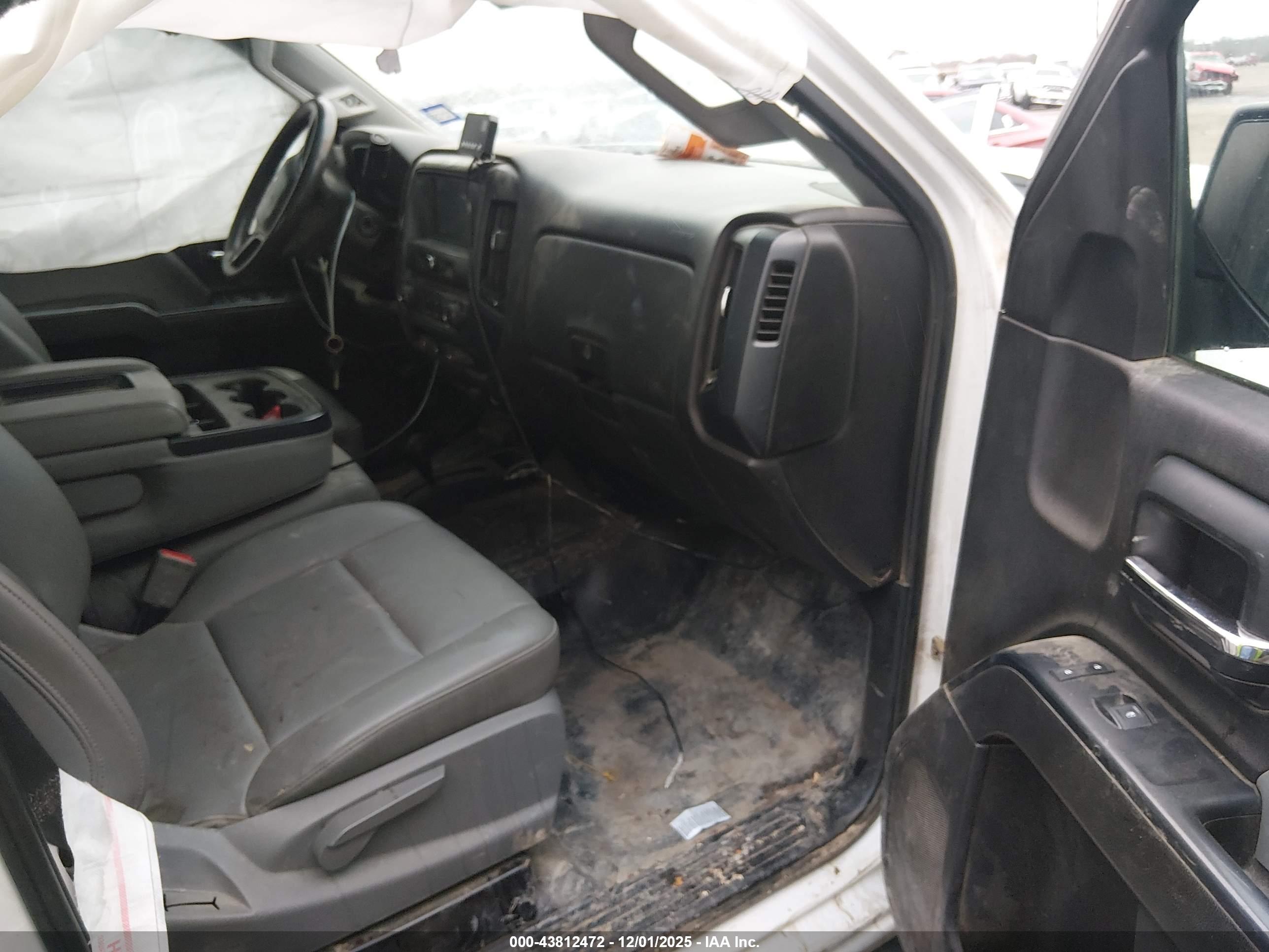 CHEVROLET SILVERADO image 5