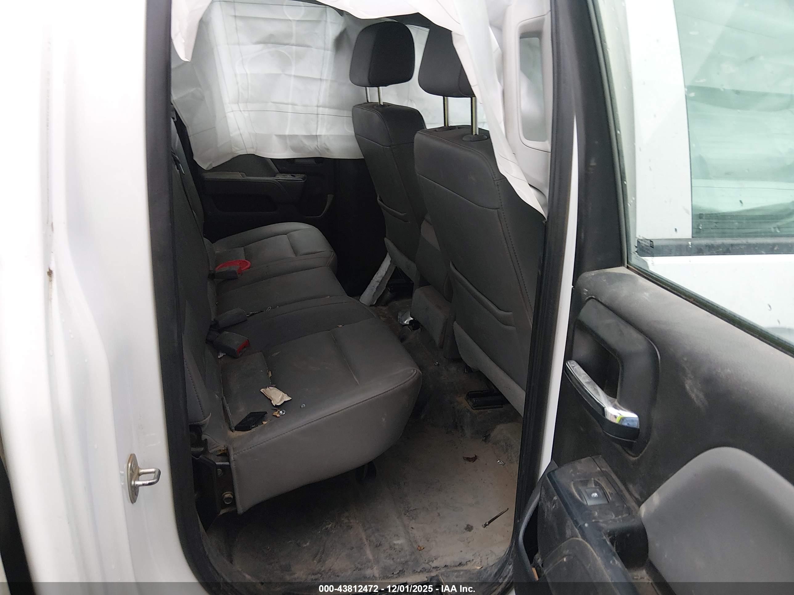 CHEVROLET SILVERADO image 8