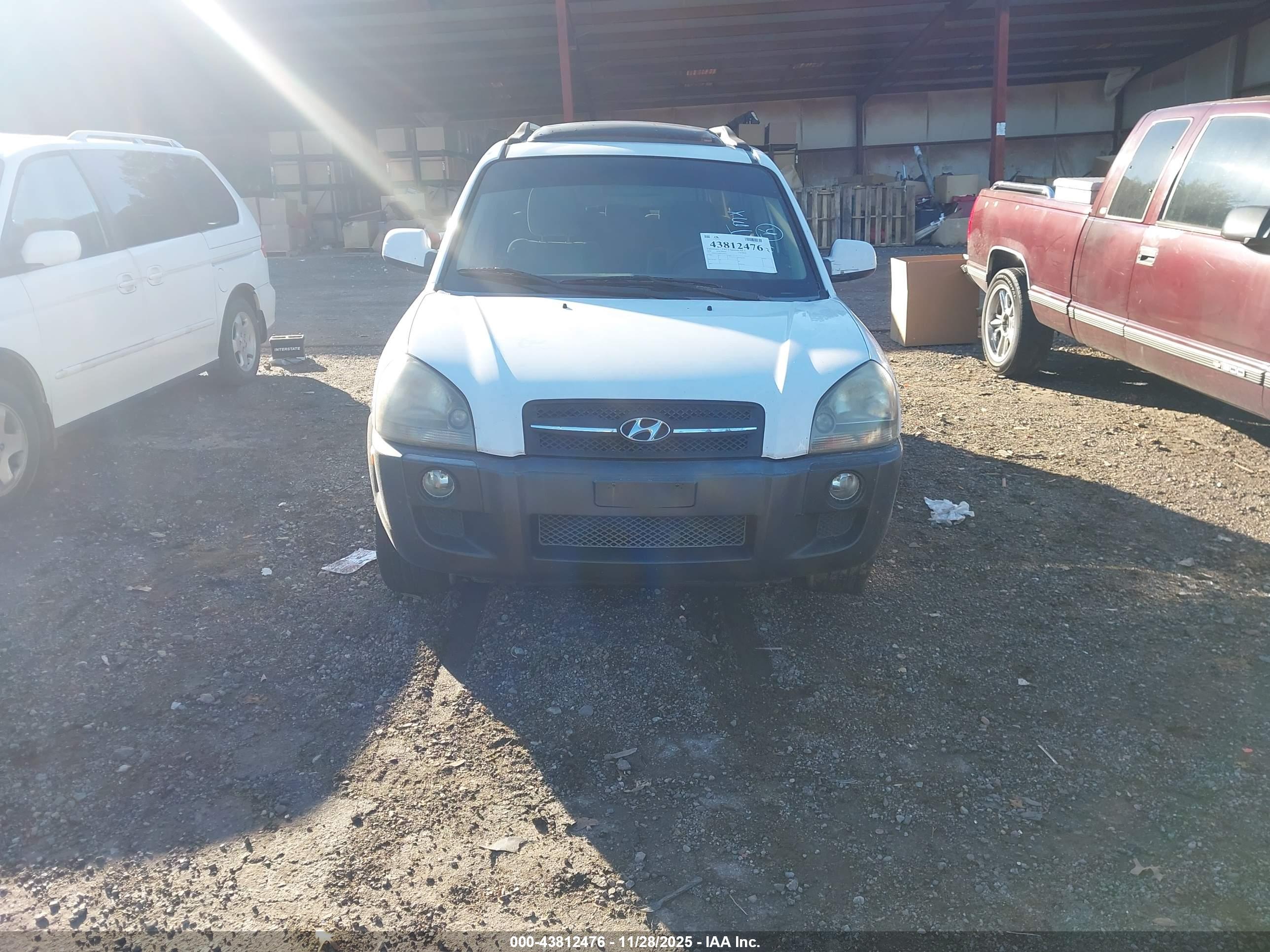 HYUNDAI TUCSON image 6