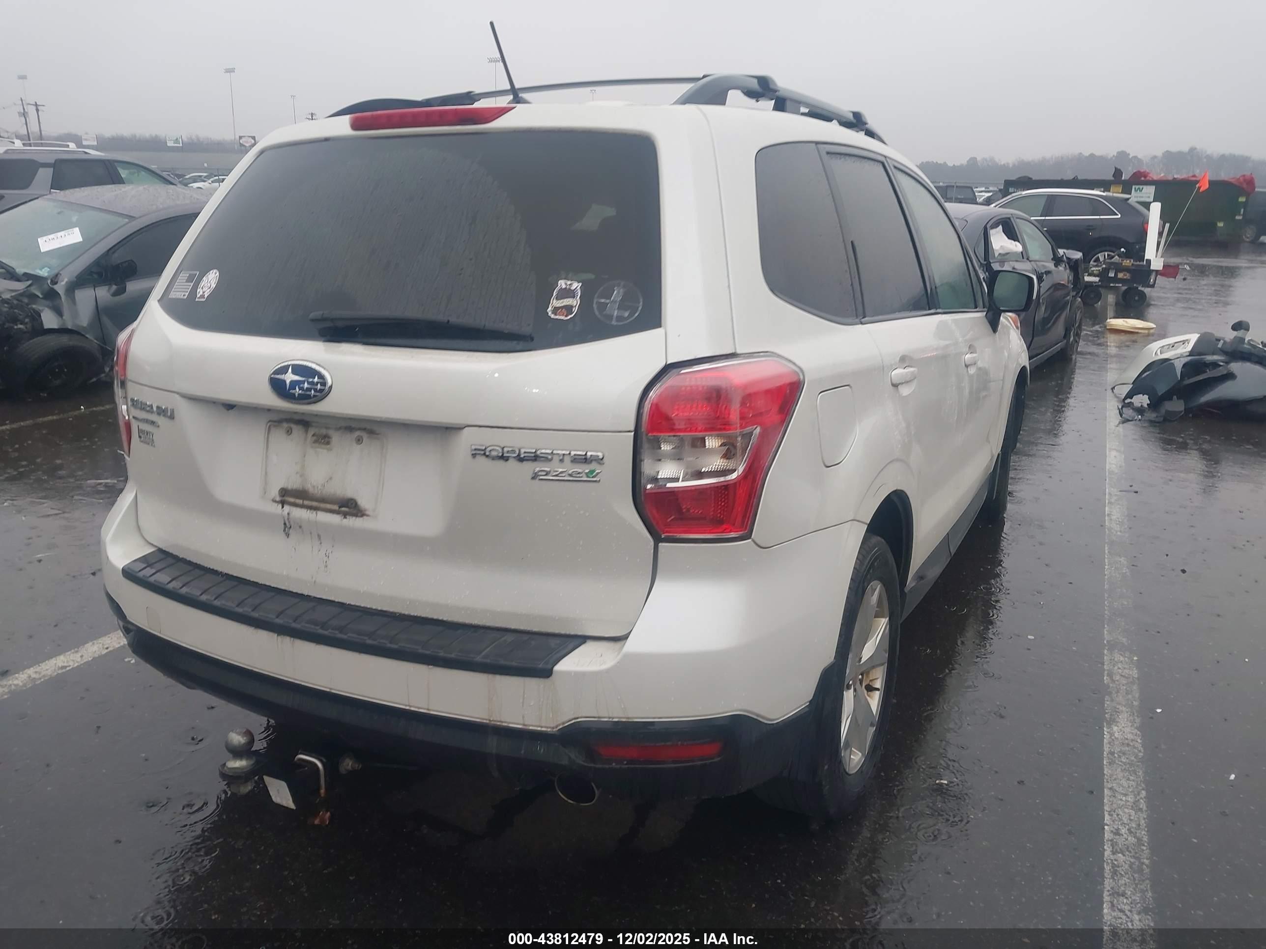 SUBARU FORESTER image 4