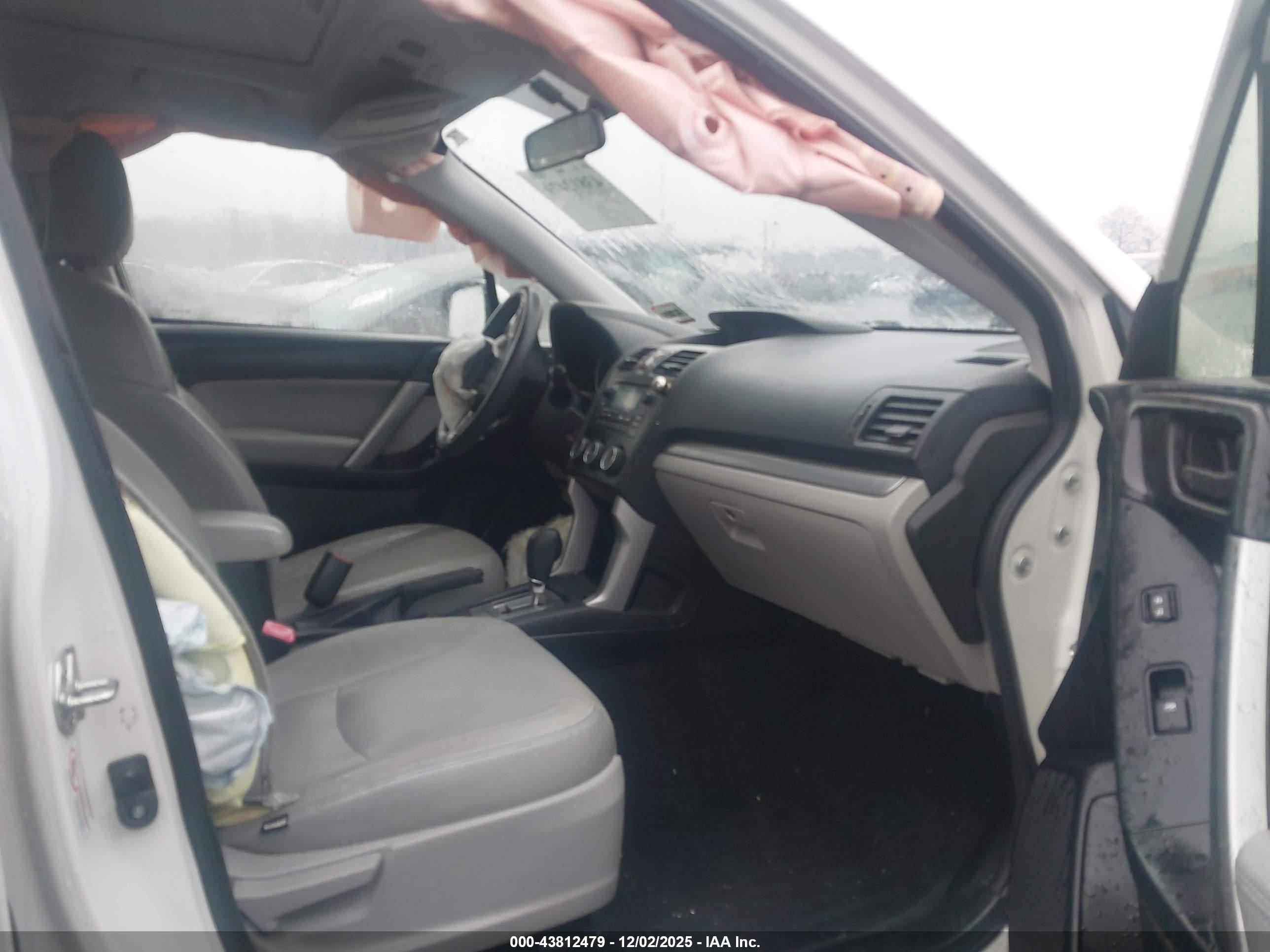 SUBARU FORESTER image 5