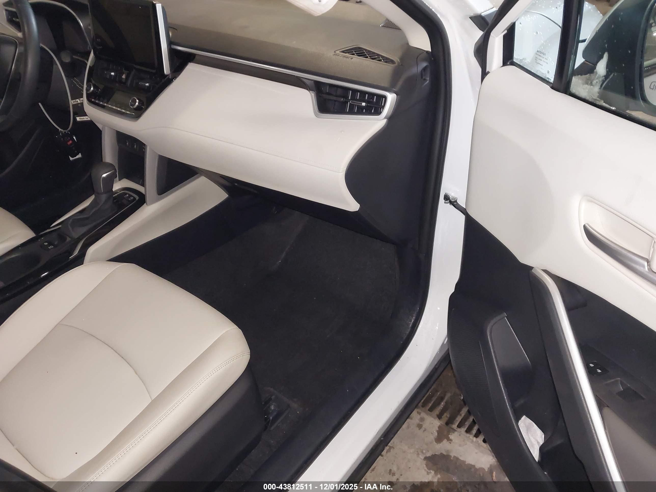 TOYOTA COROLLA image 5