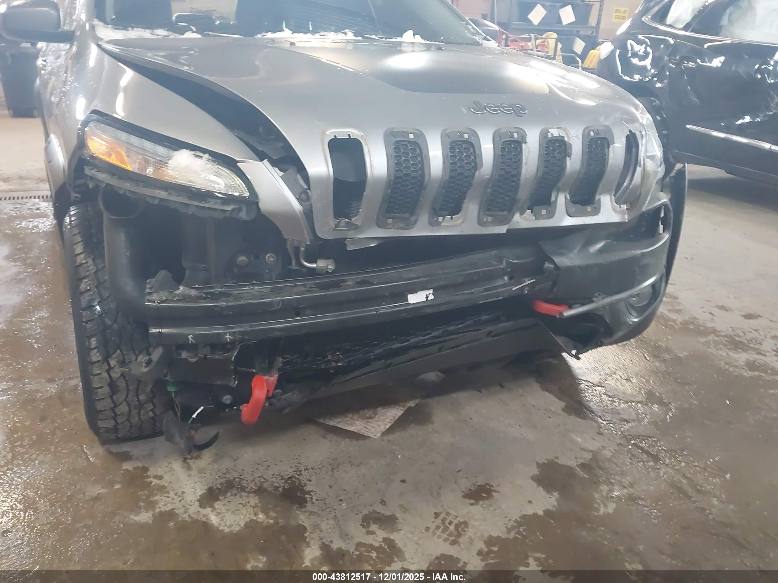 JEEP CHEROKEE image 6