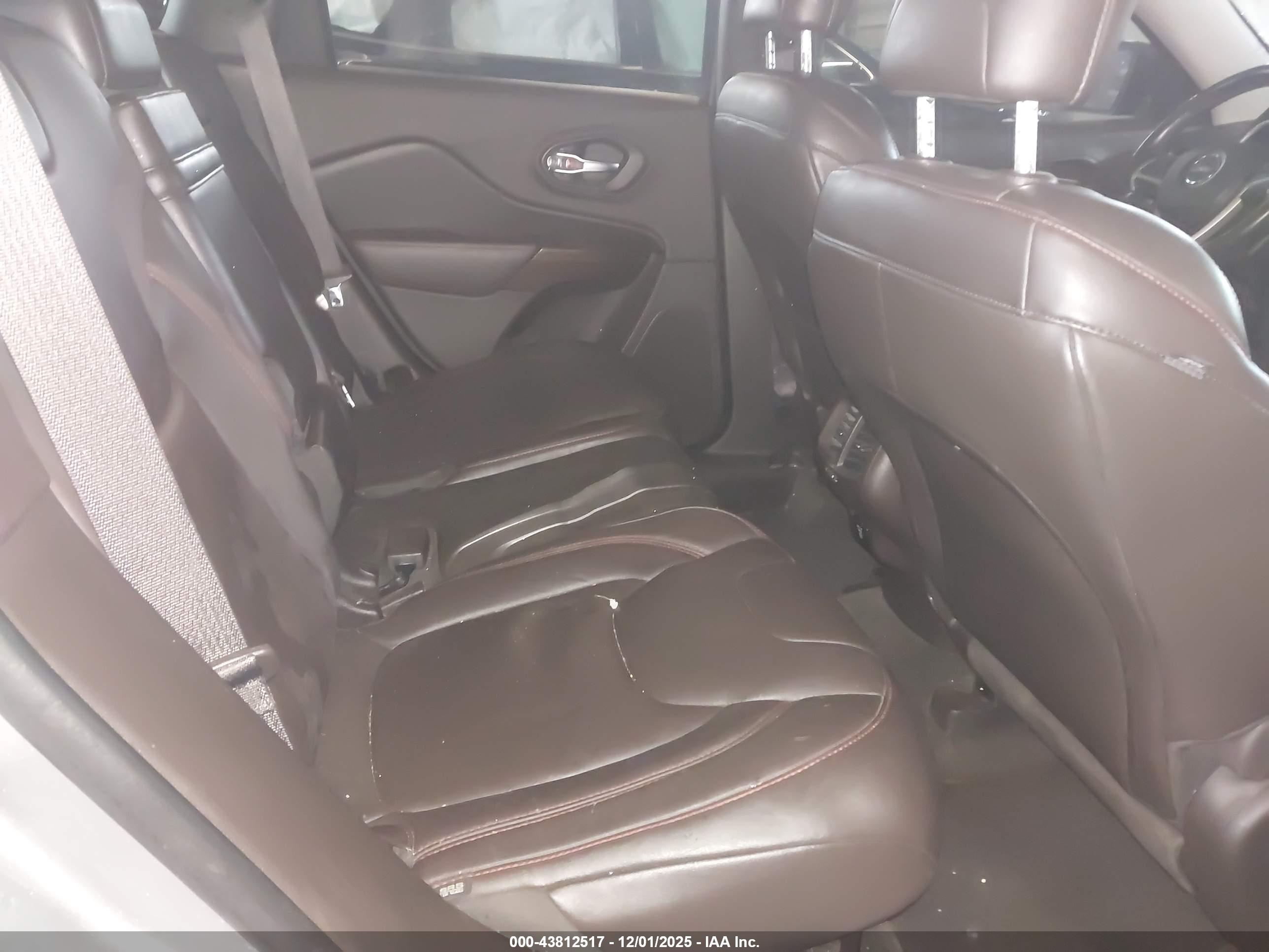 JEEP CHEROKEE image 8