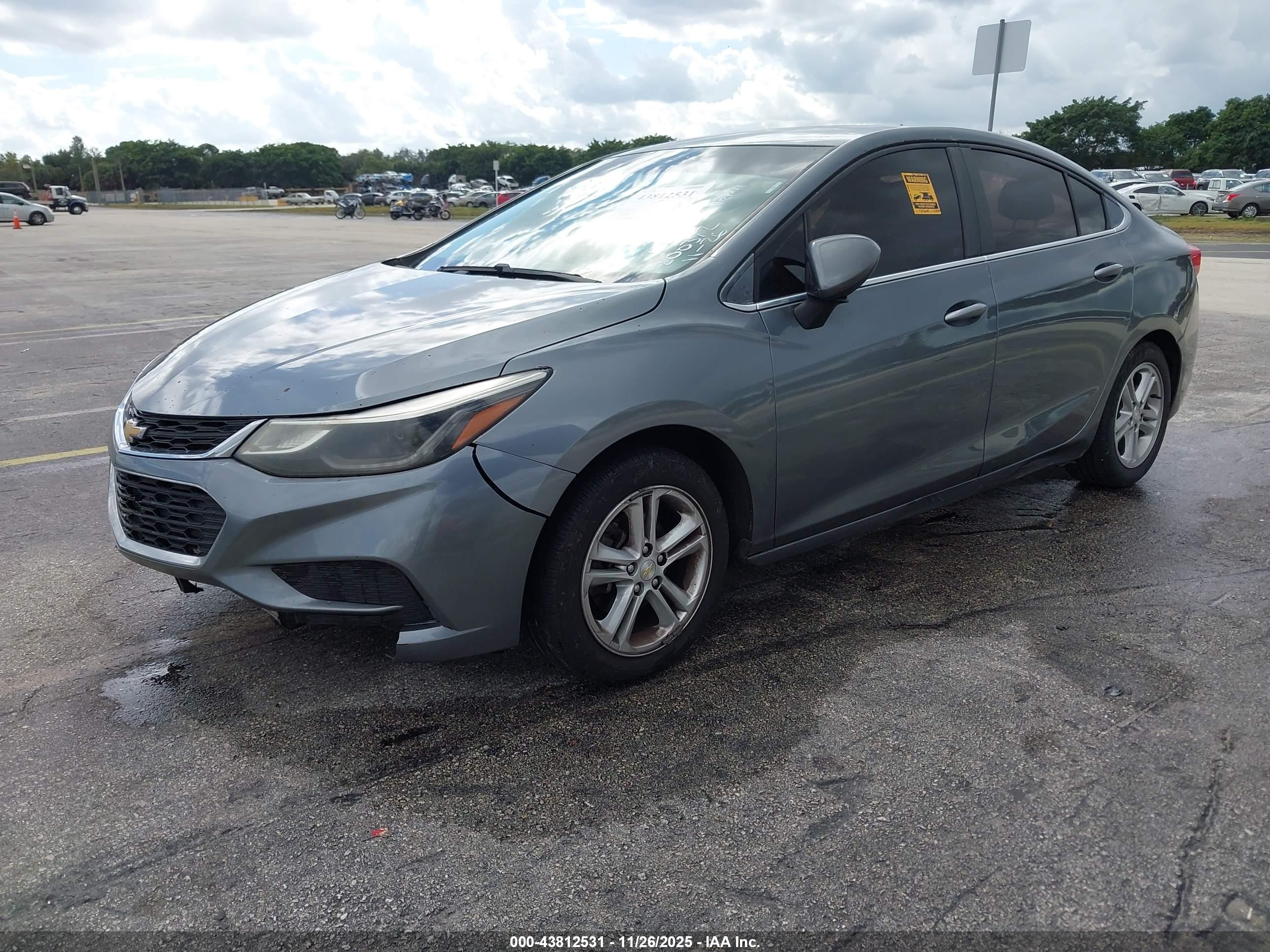 CHEVROLET CRUZE image 2