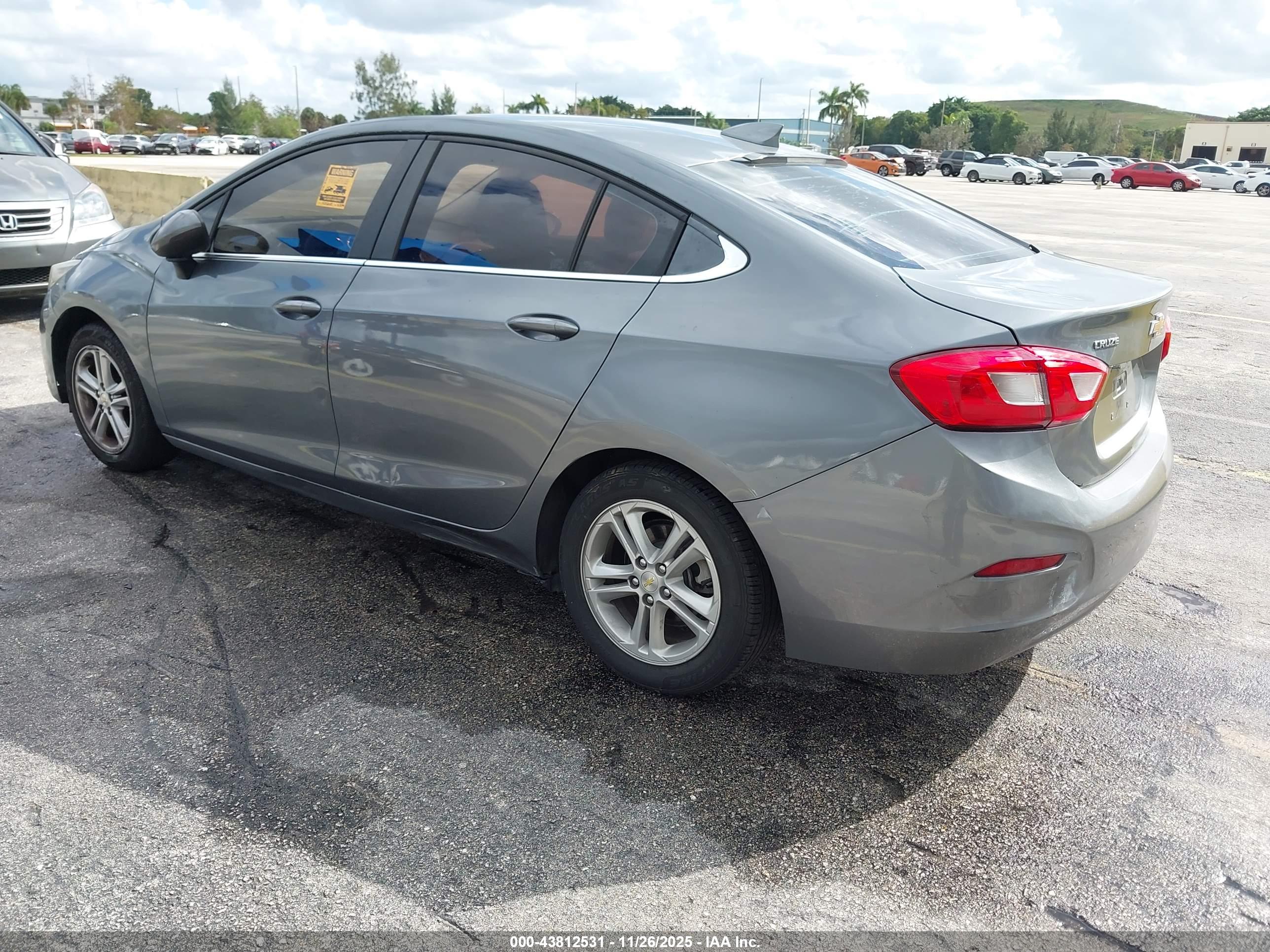 CHEVROLET CRUZE image 3