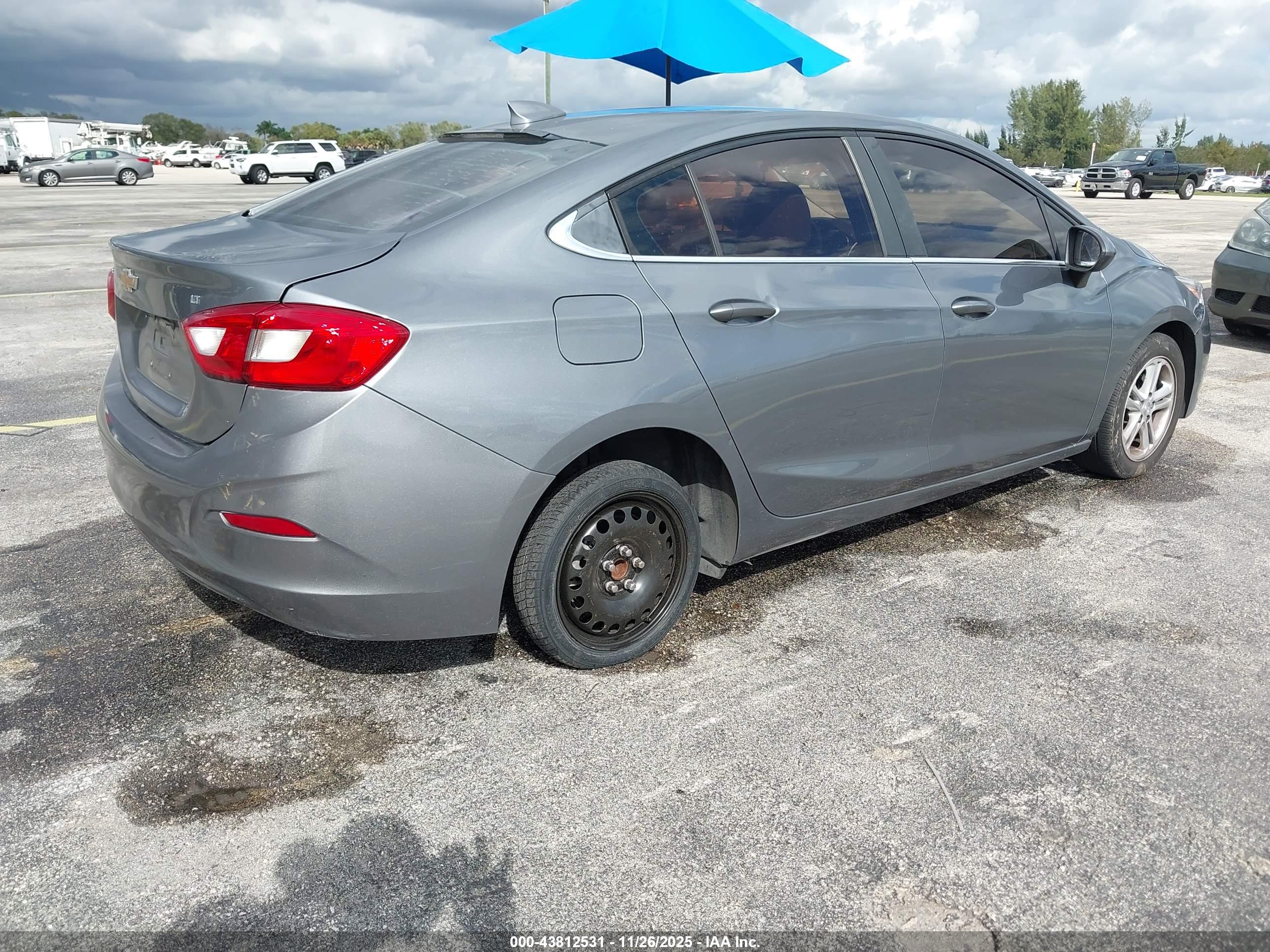 CHEVROLET CRUZE image 4