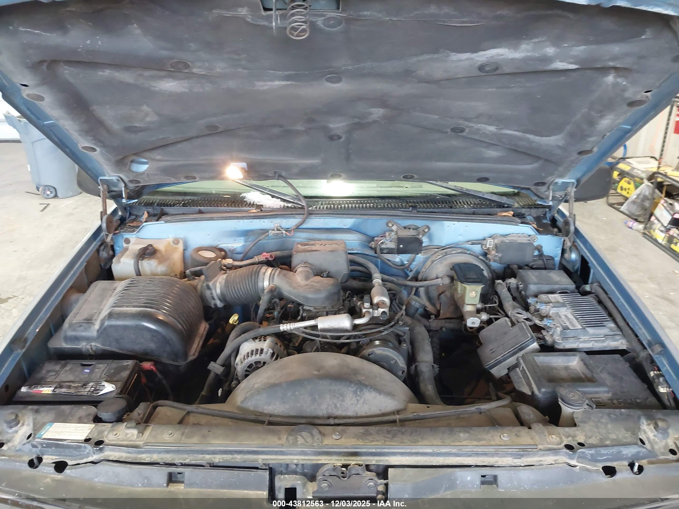 CHEVROLET C1500 image 10