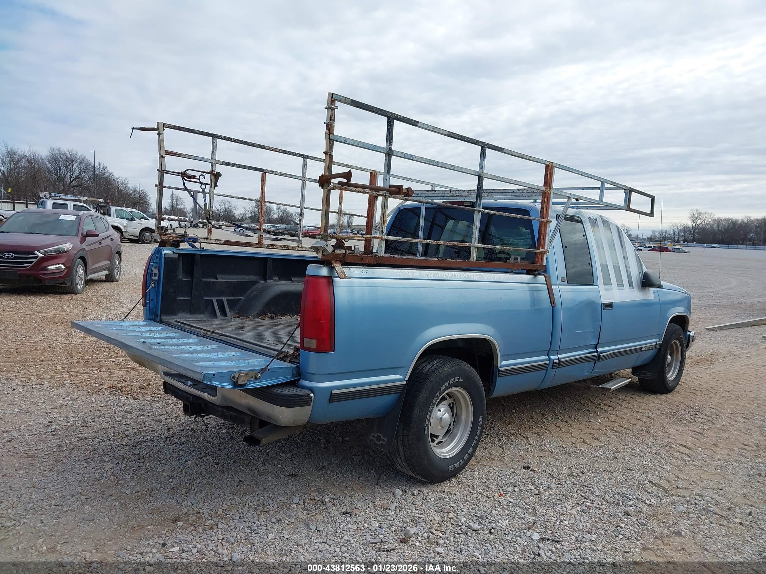 CHEVROLET C1500 image 4