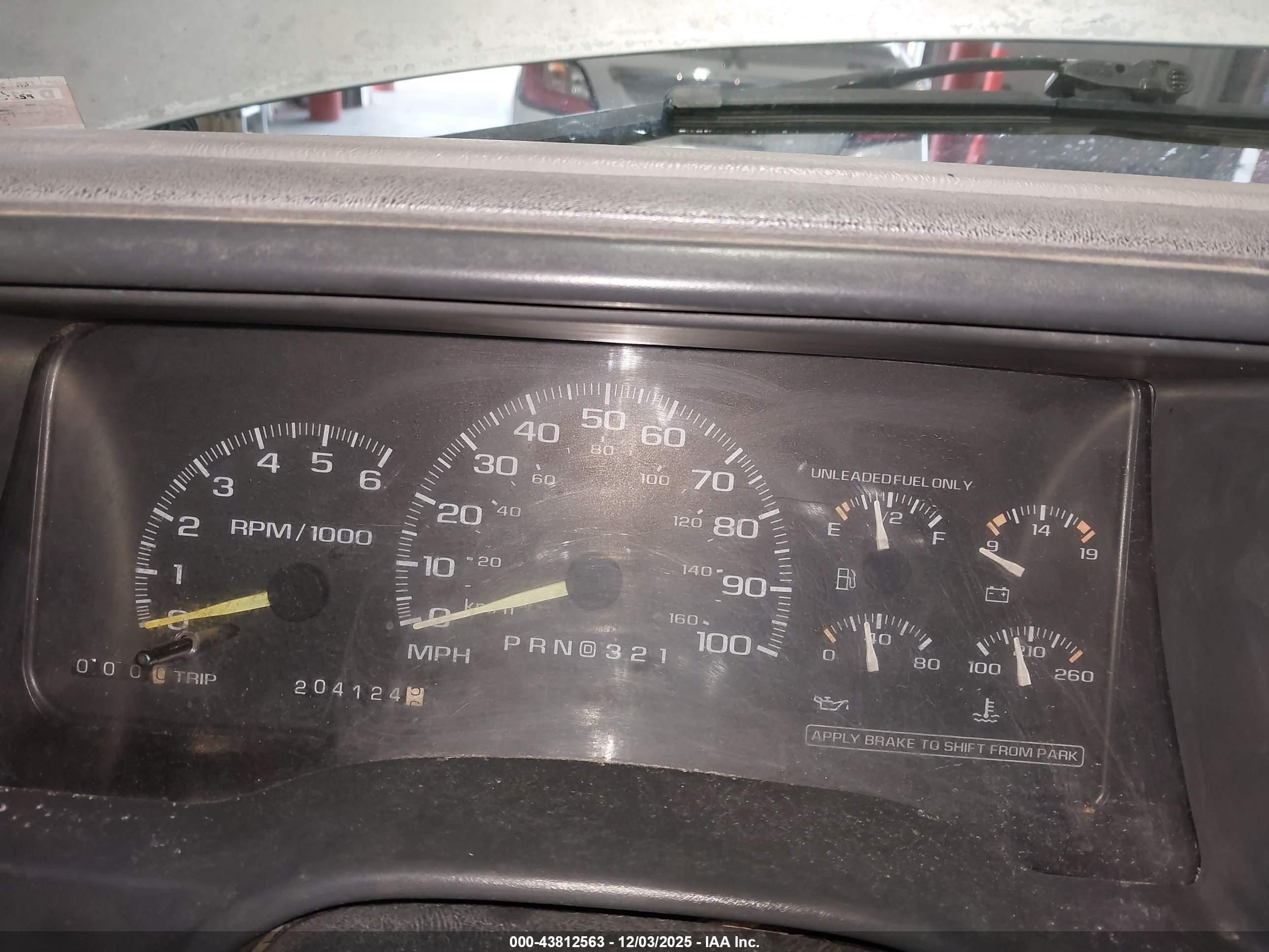 CHEVROLET C1500 image 7
