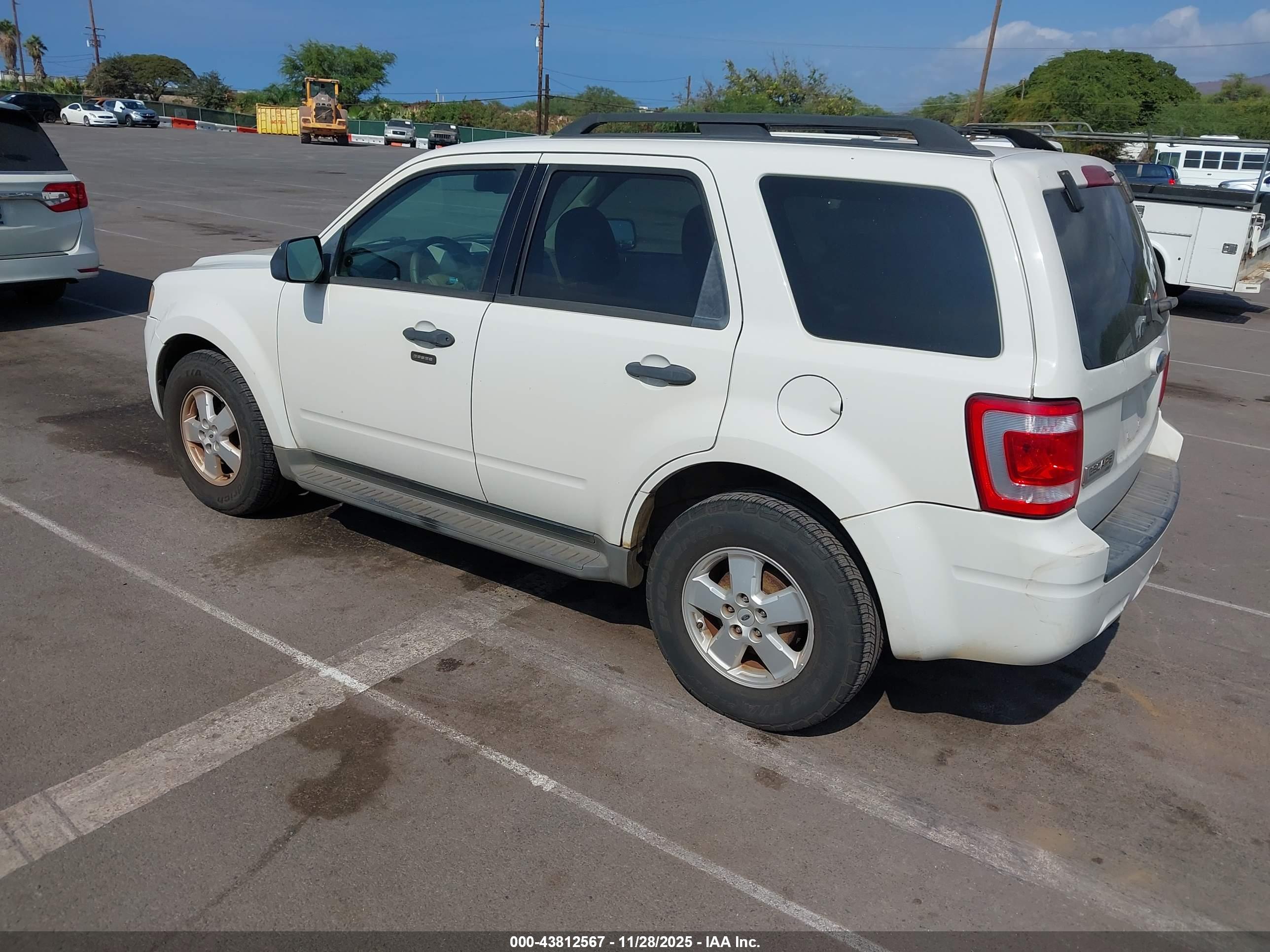 FORD ESCAPE image 3