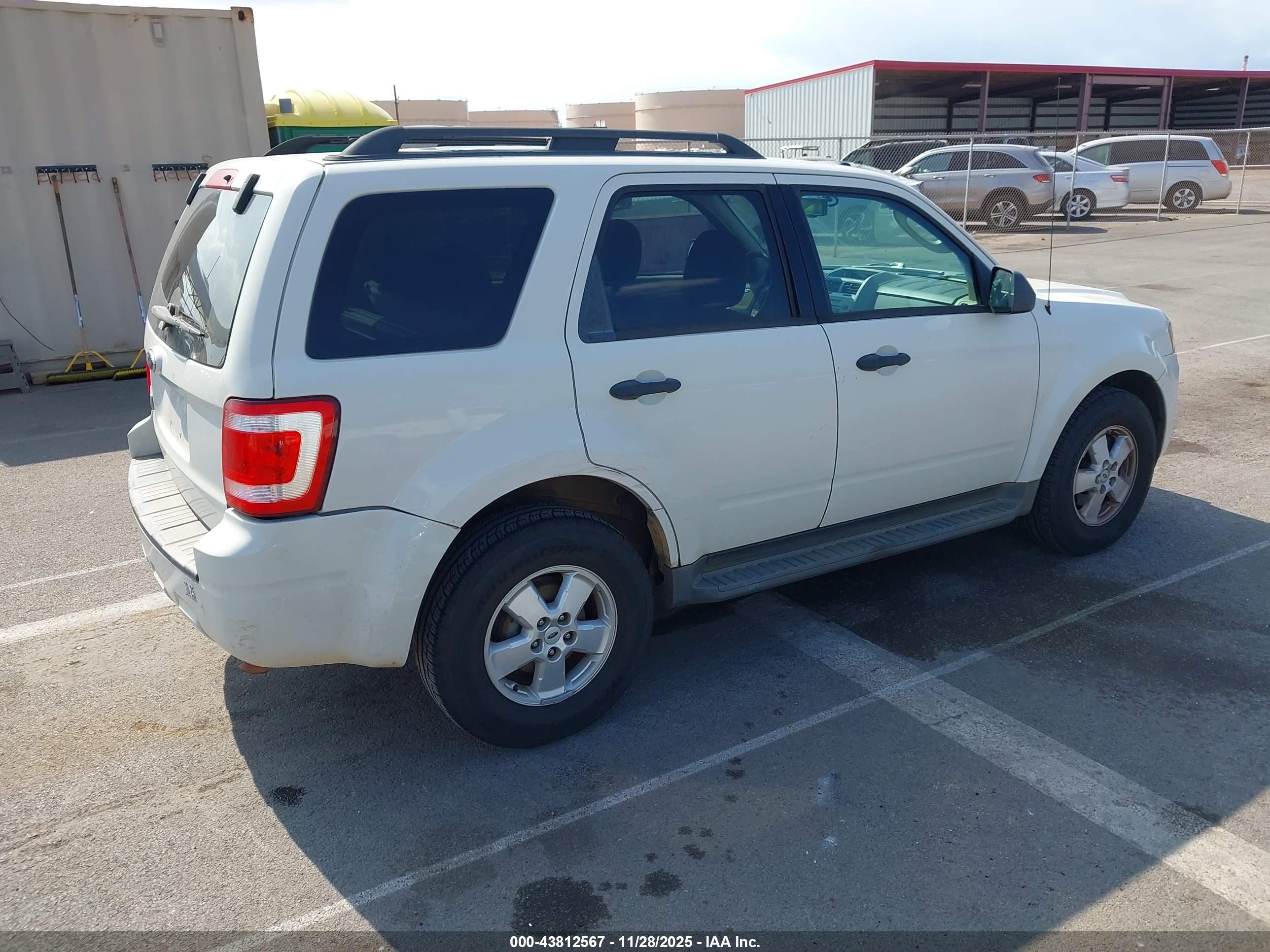 FORD ESCAPE image 4