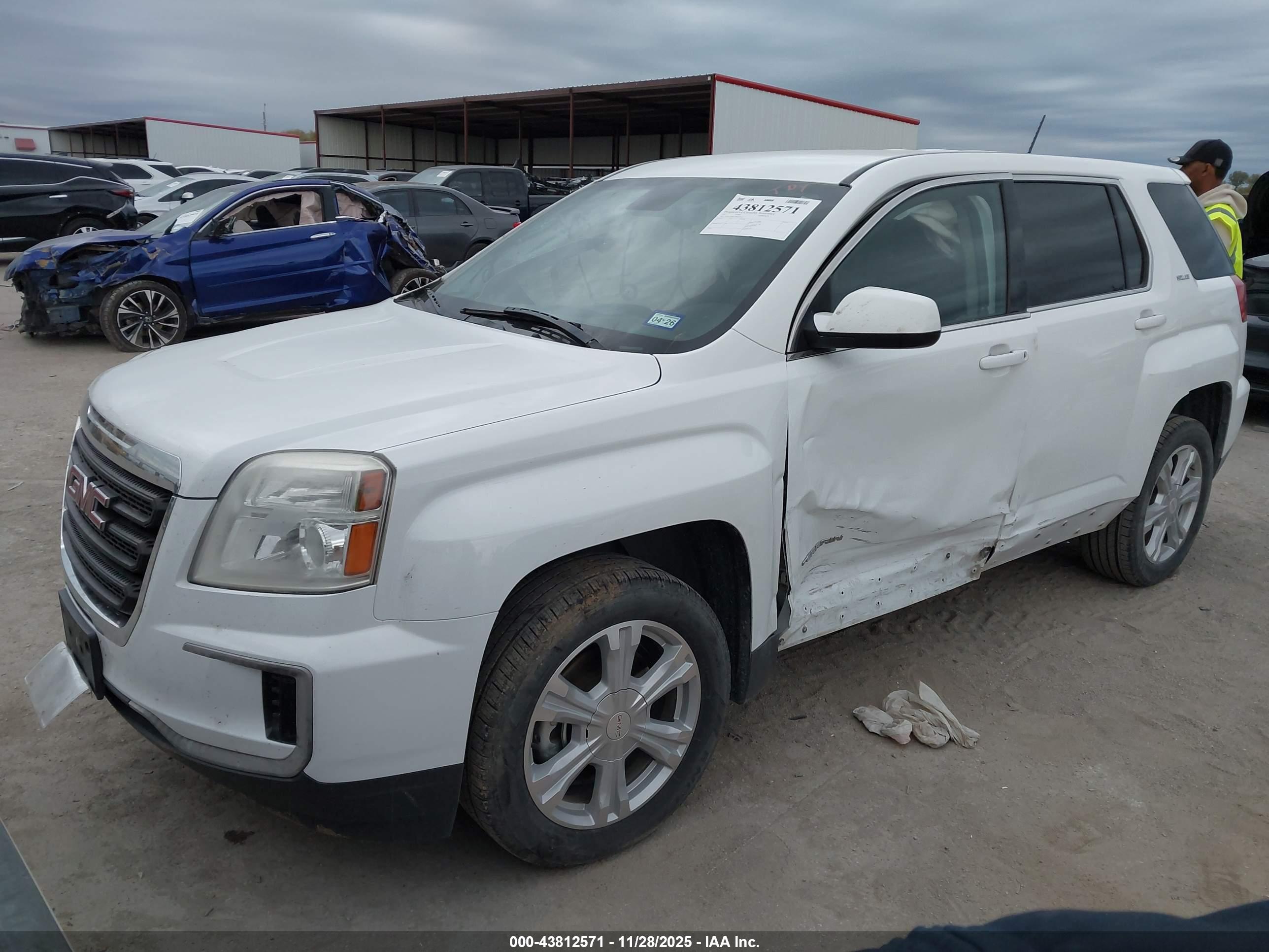 GMC TERRAIN image 2
