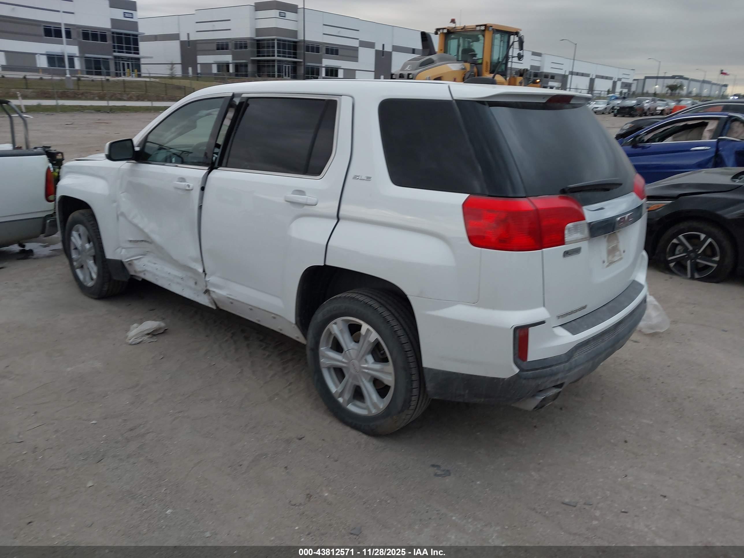 GMC TERRAIN image 3