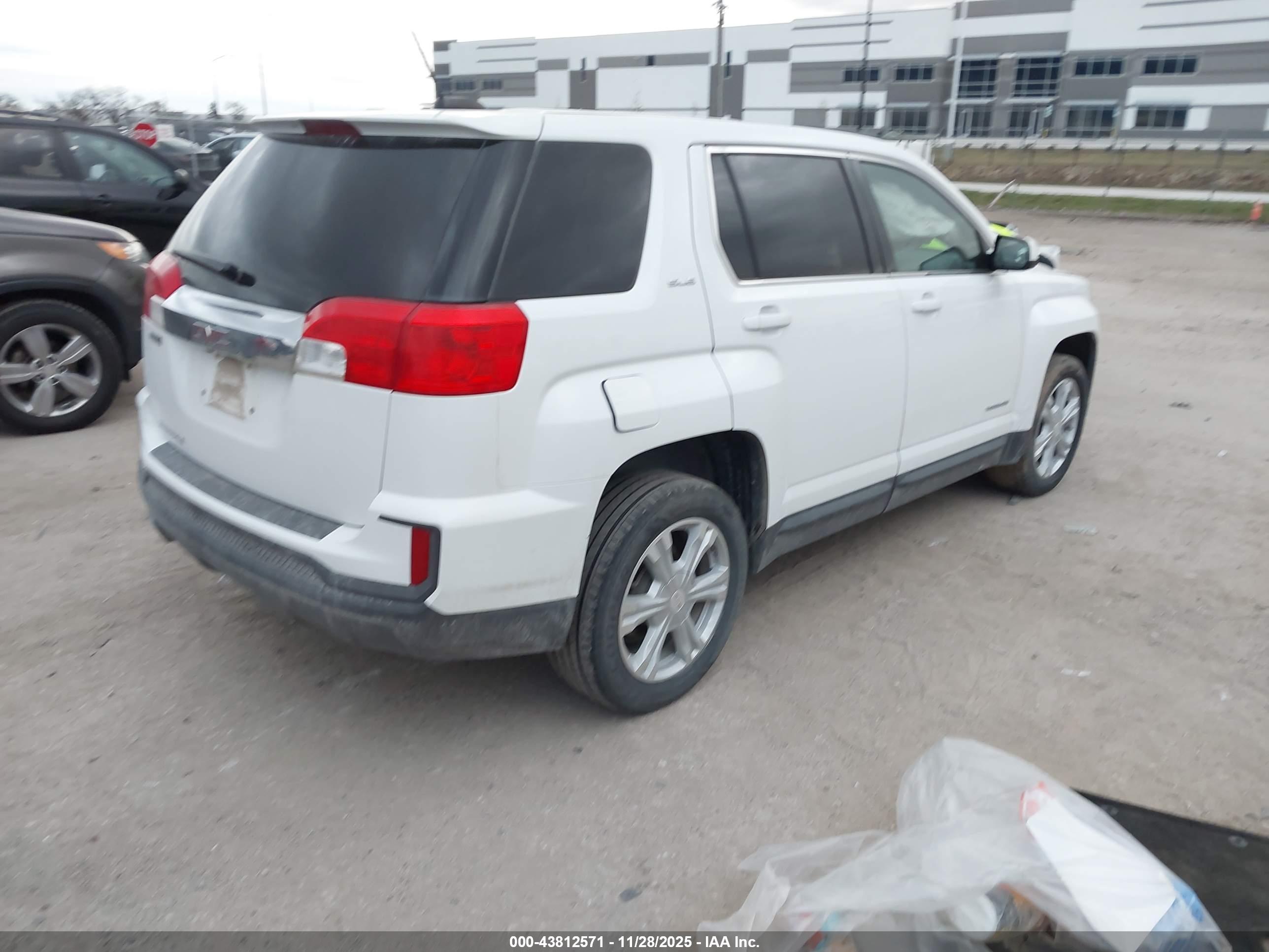 GMC TERRAIN image 4