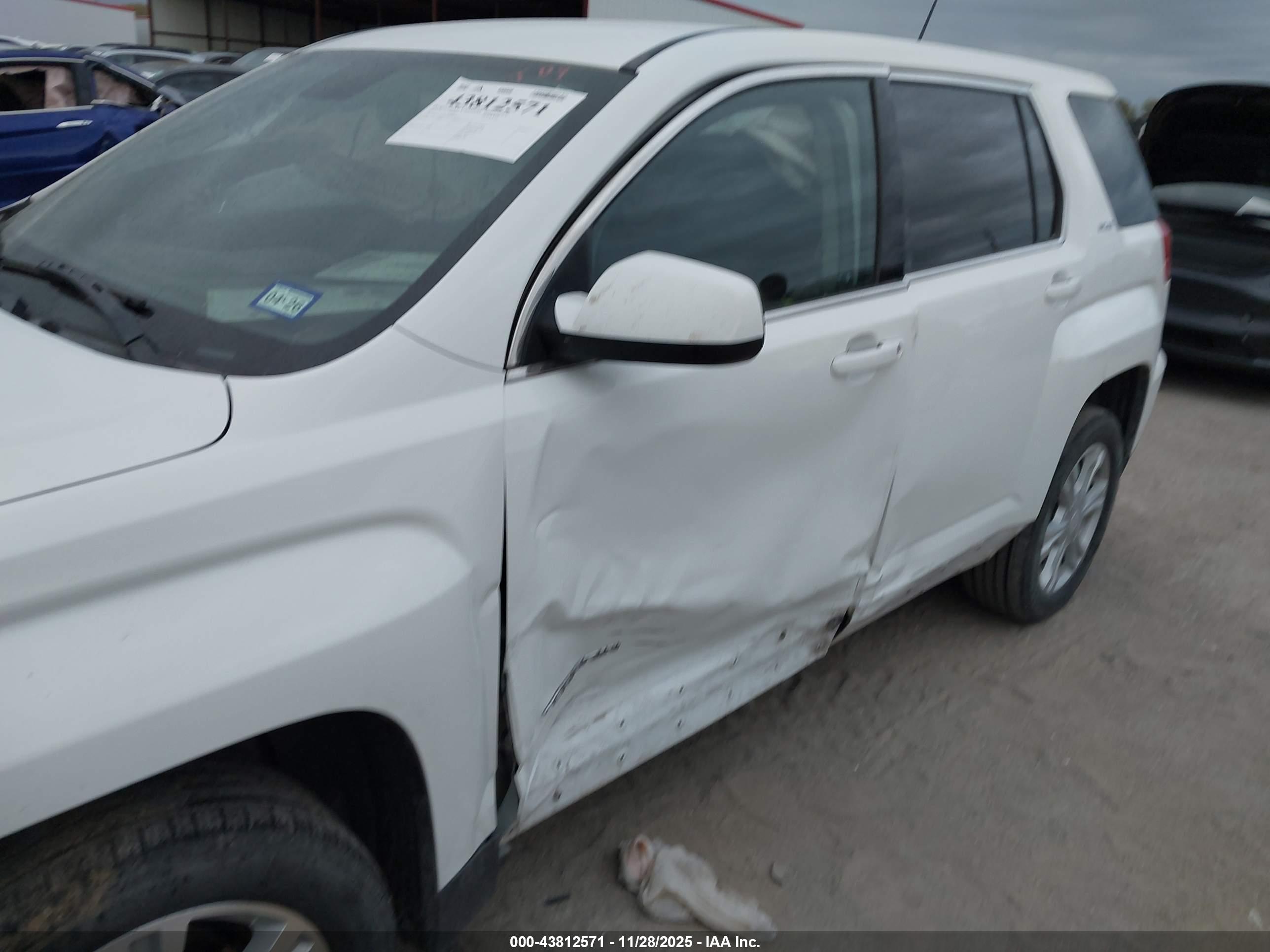 GMC TERRAIN image 6