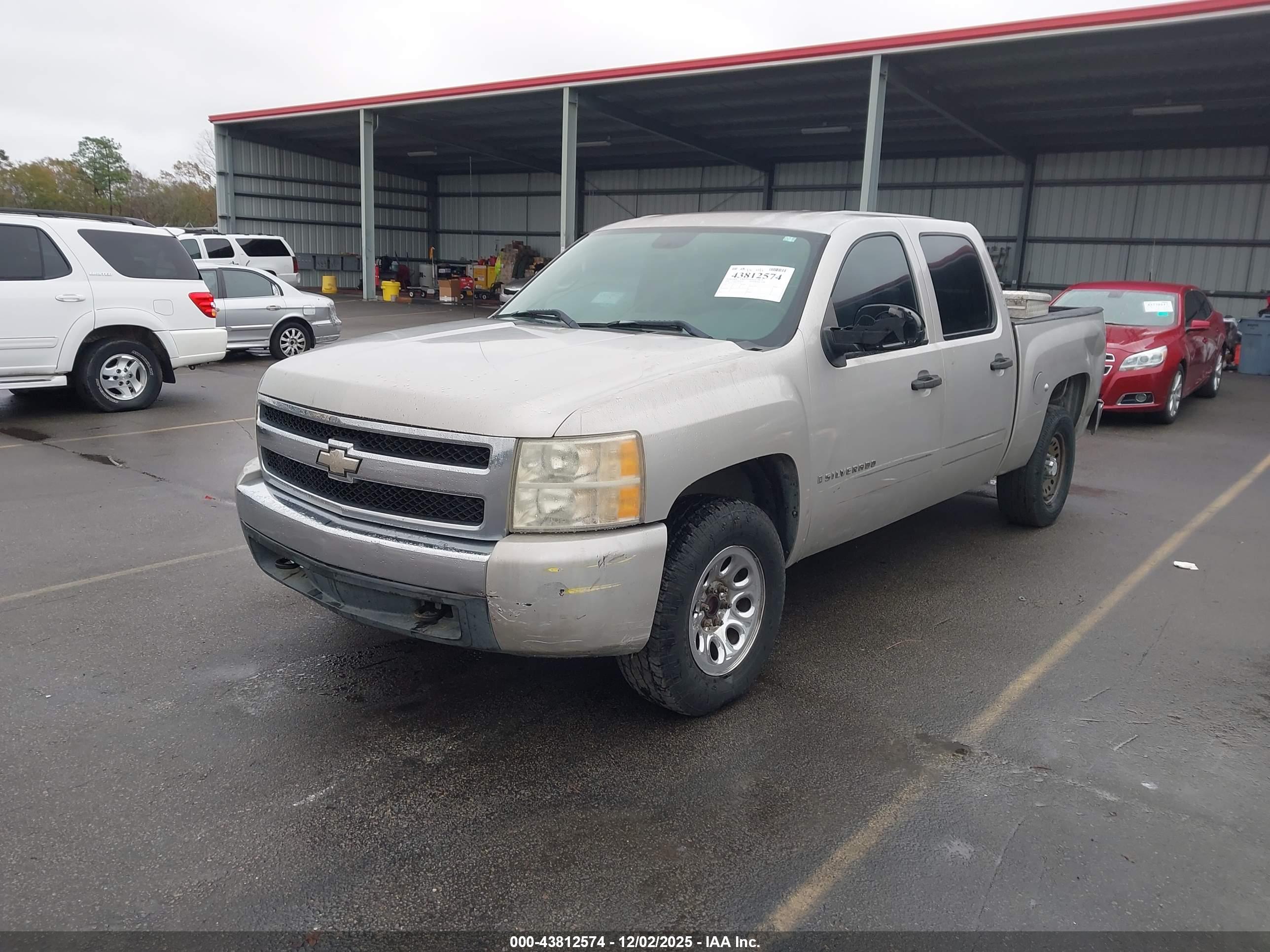 CHEVROLET SILVERADO image 2