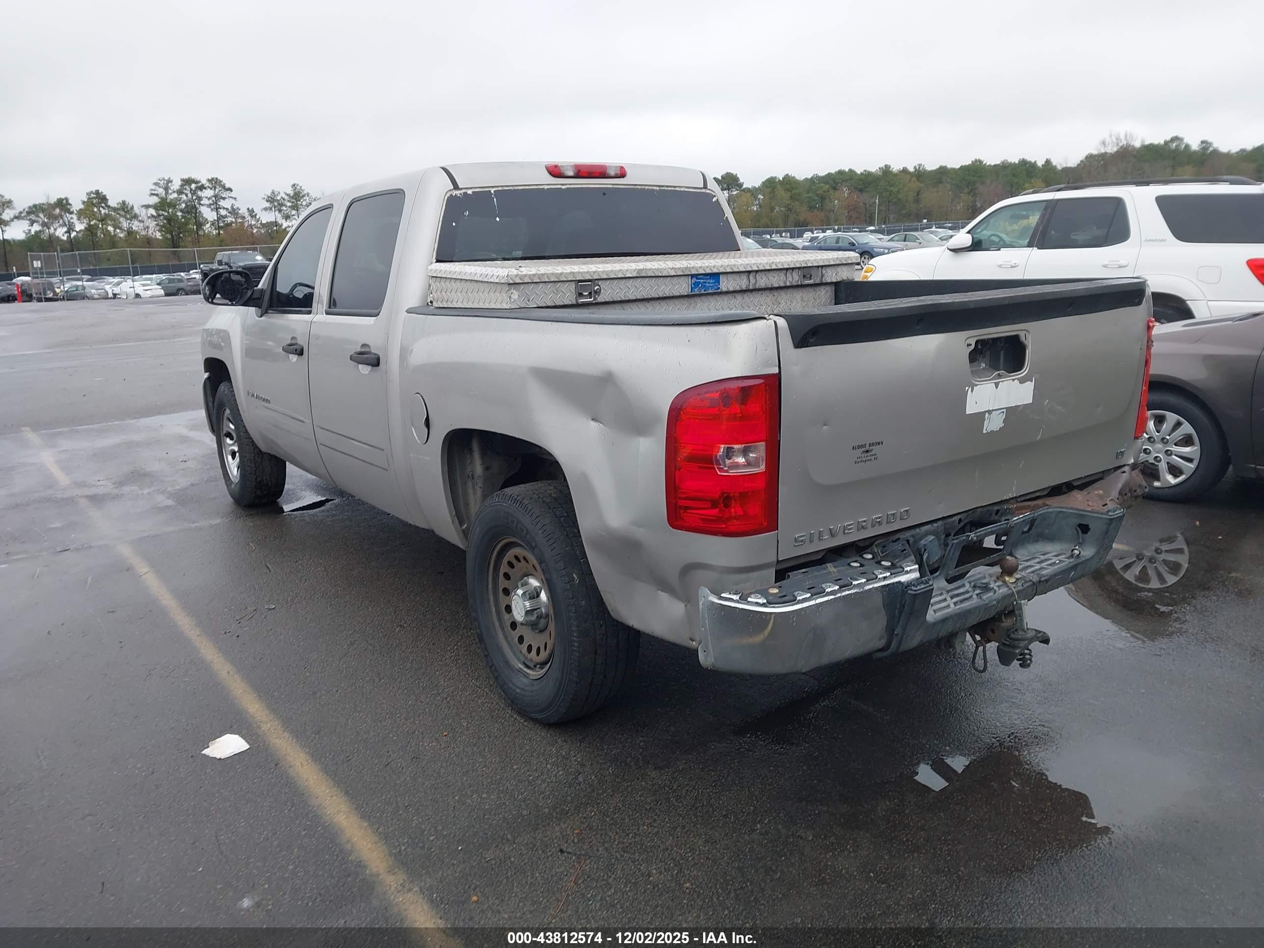 CHEVROLET SILVERADO image 3