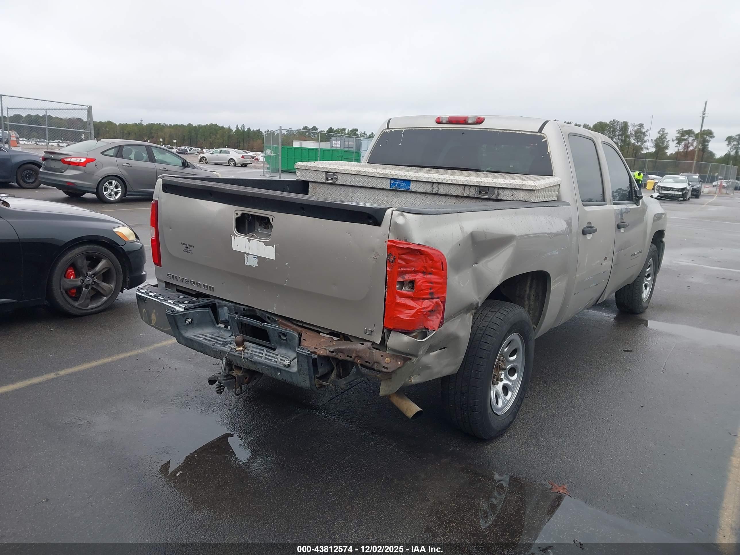 CHEVROLET SILVERADO image 4