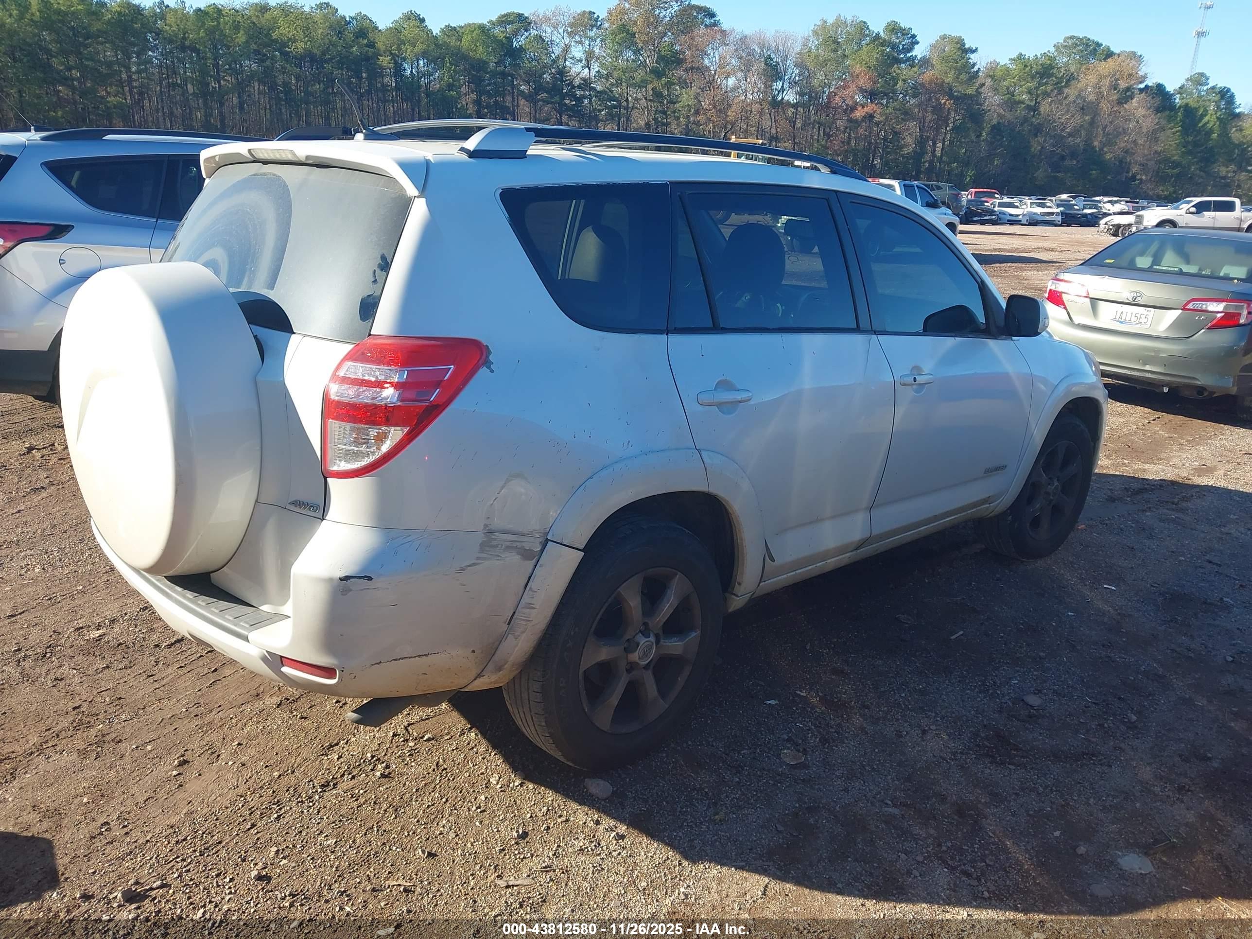 TOYOTA RAV4 image 4
