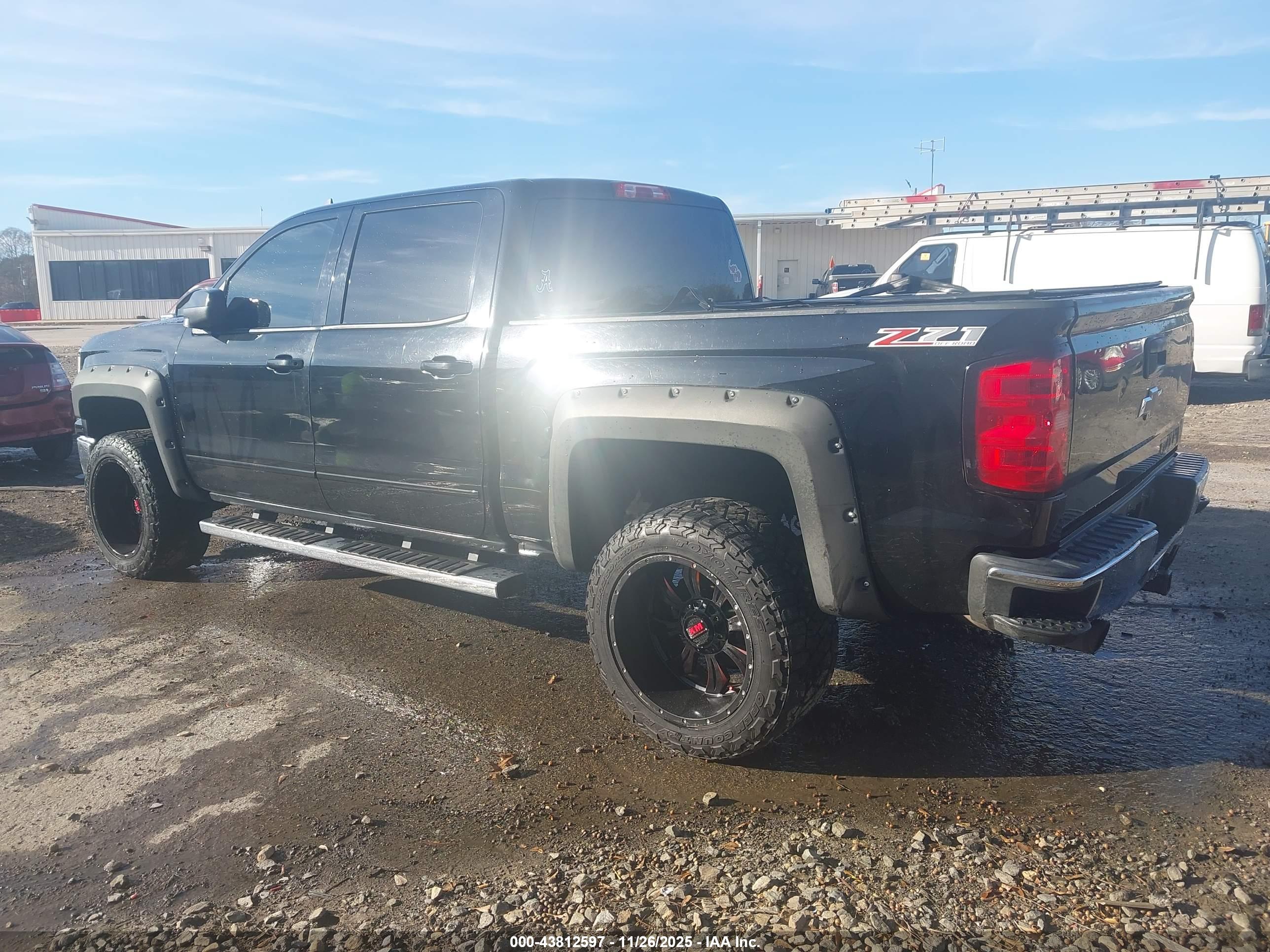 CHEVROLET SILVERADO image 3