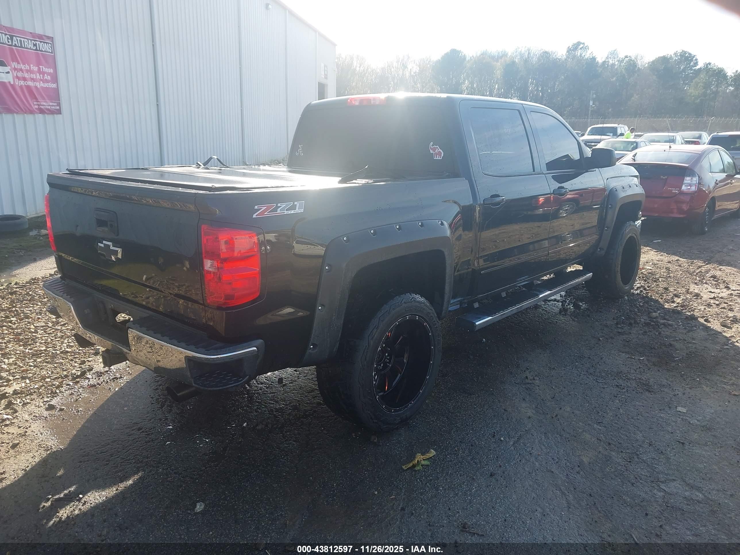 CHEVROLET SILVERADO image 4