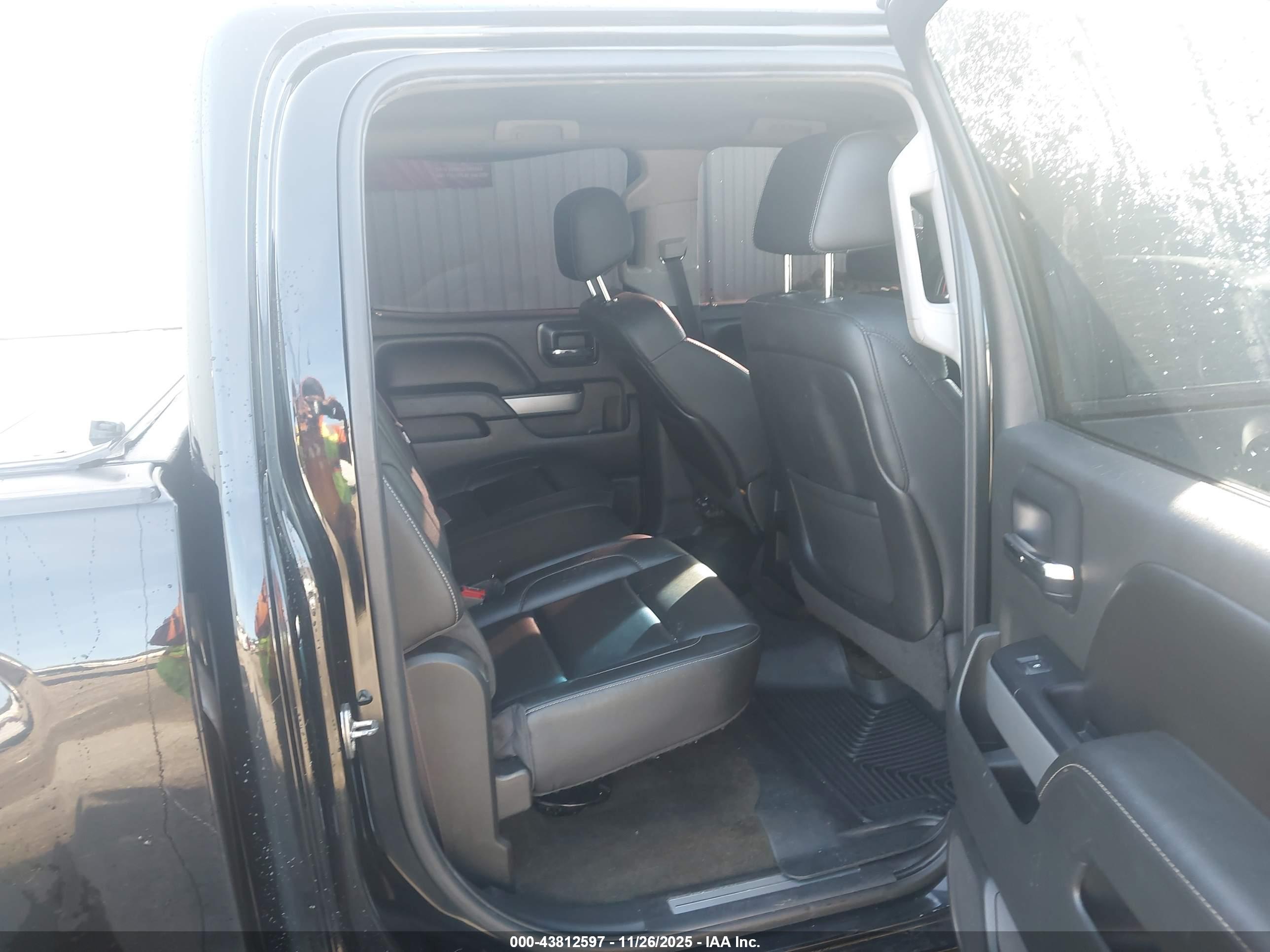 CHEVROLET SILVERADO image 8
