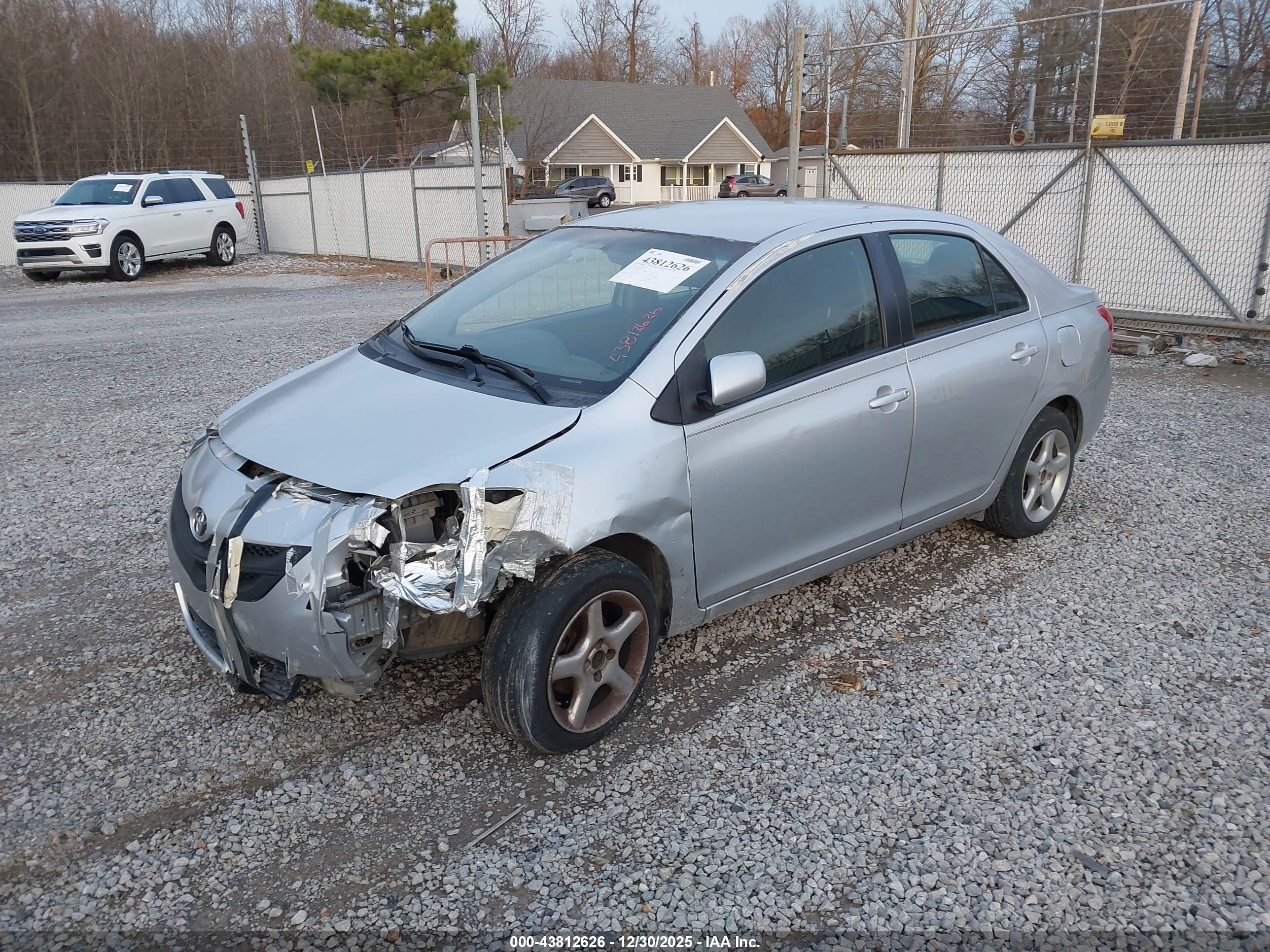 TOYOTA YARIS image 2