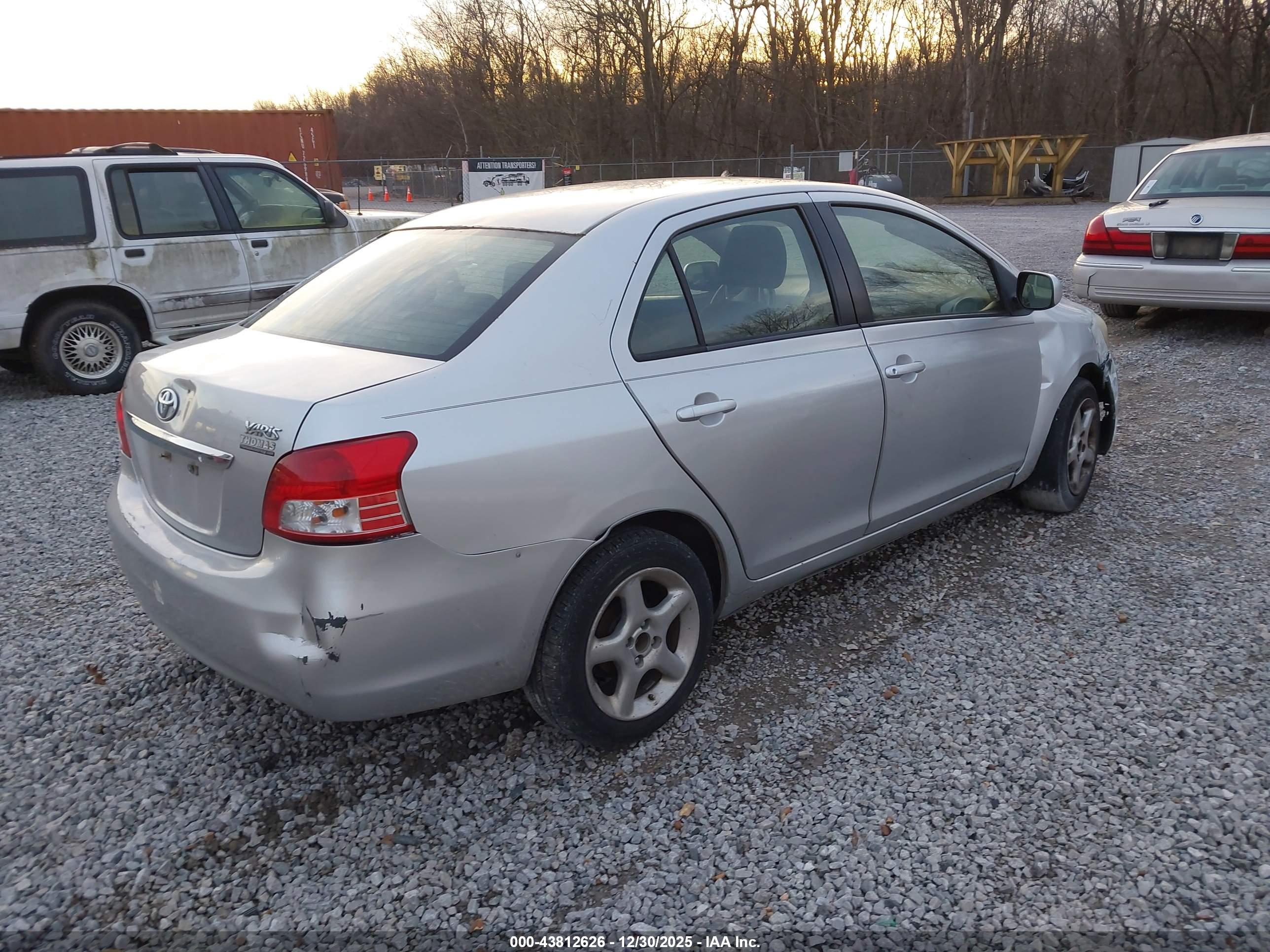 TOYOTA YARIS image 4