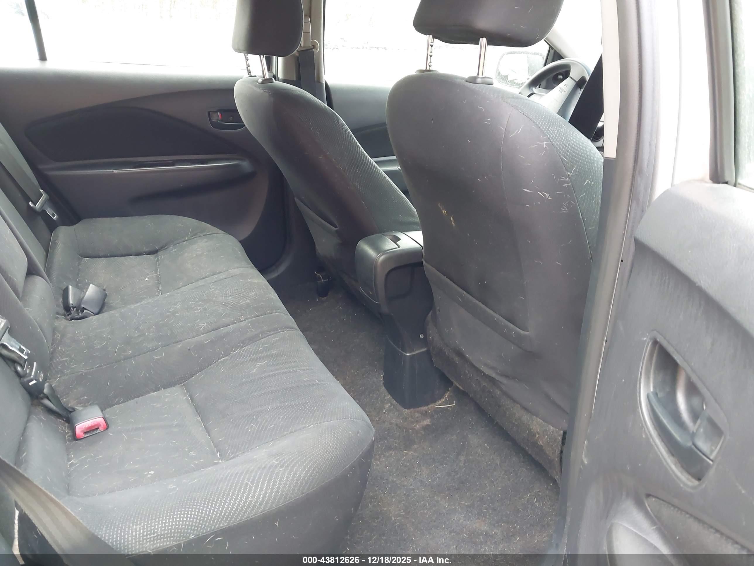 TOYOTA YARIS image 8