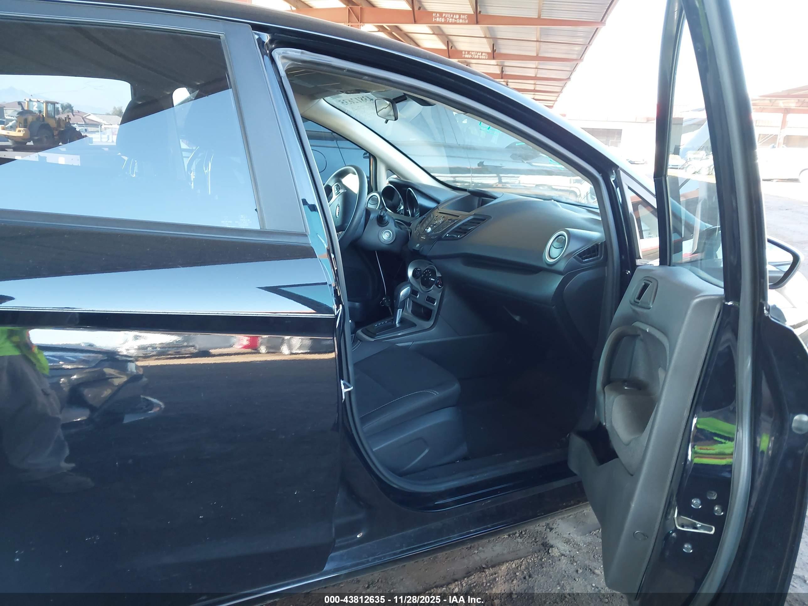 FORD FIESTA image 5