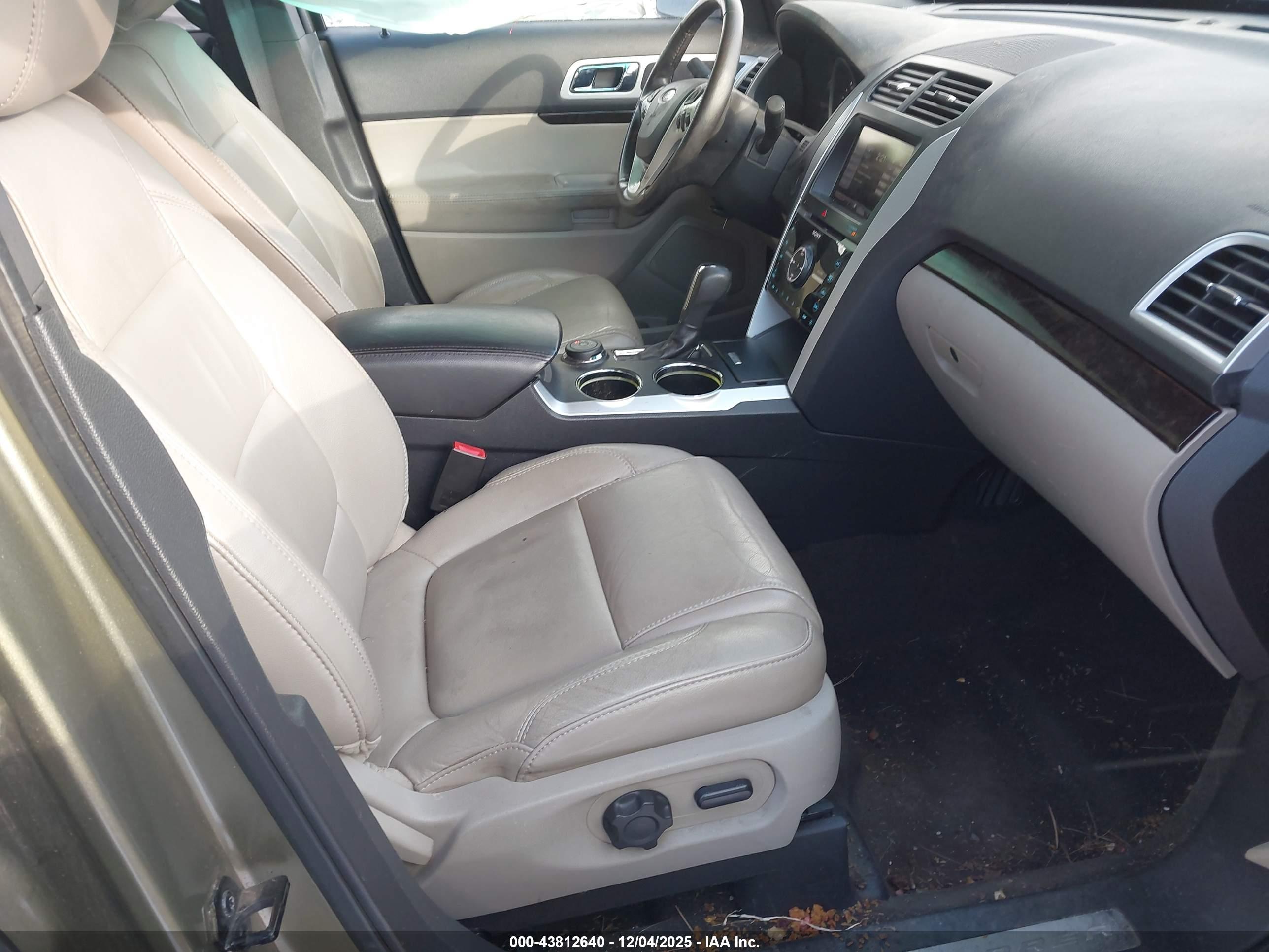 FORD EXPLORER image 5