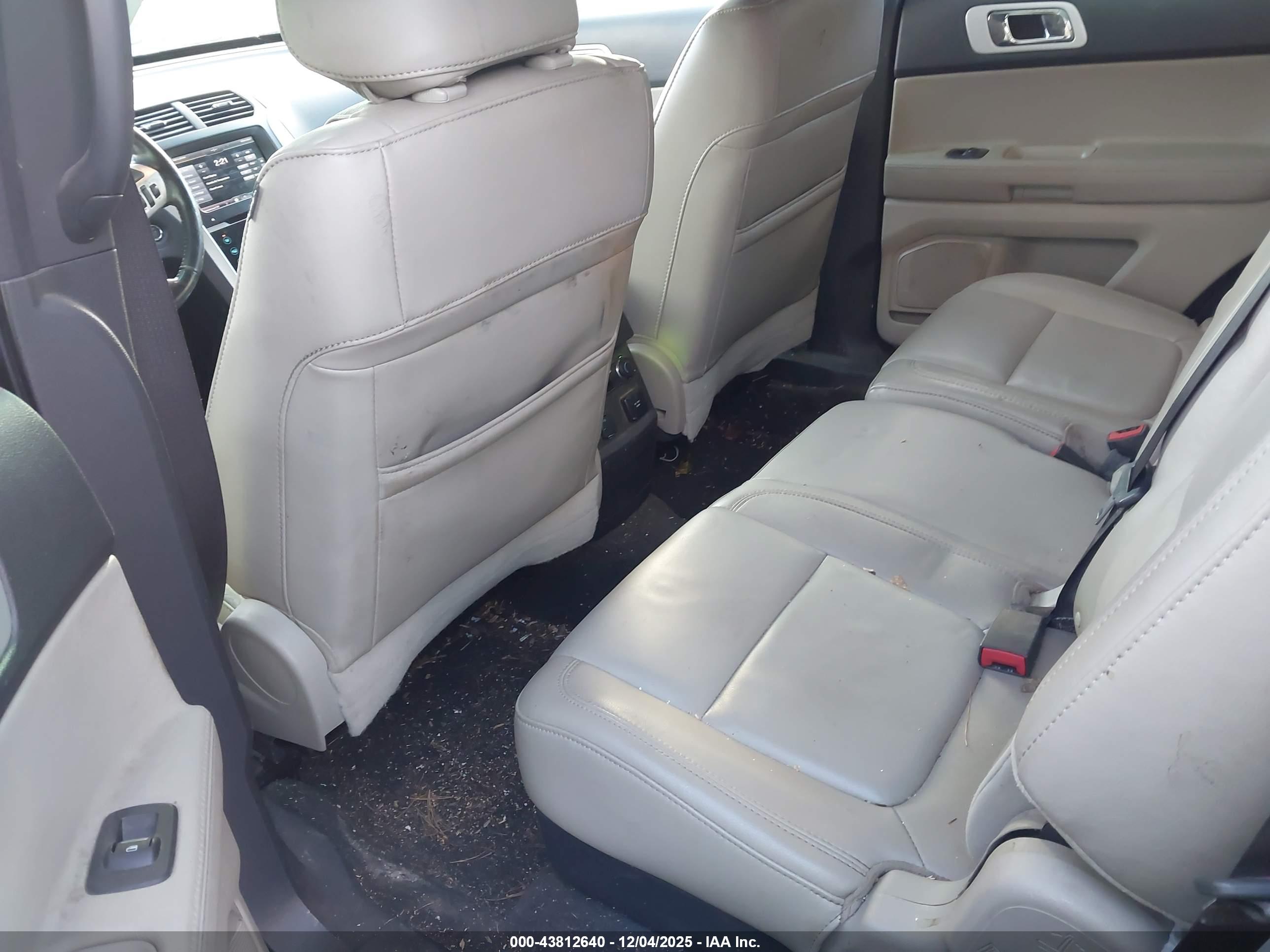 FORD EXPLORER image 8