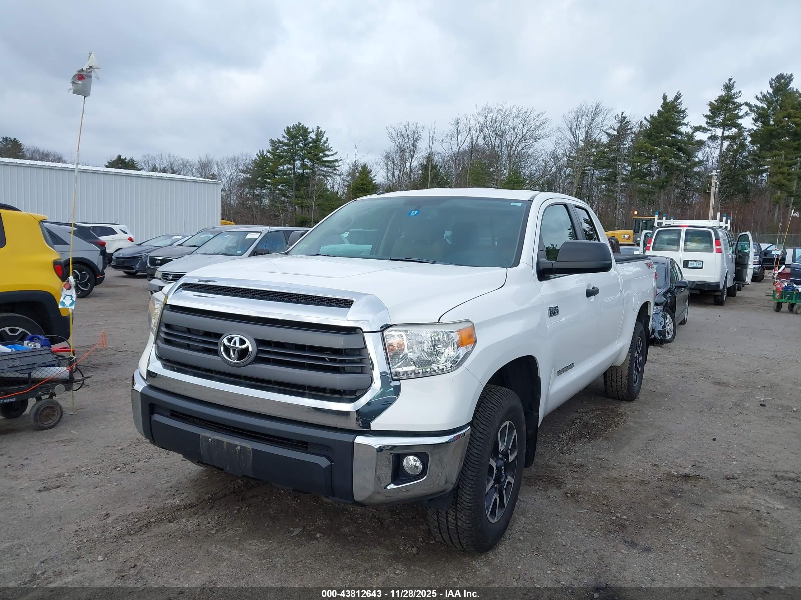 TOYOTA TUNDRA image 2