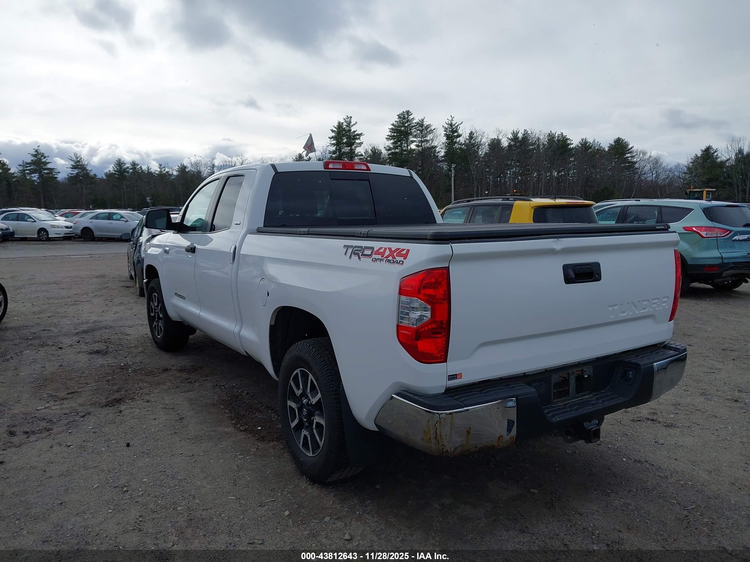 TOYOTA TUNDRA image 3