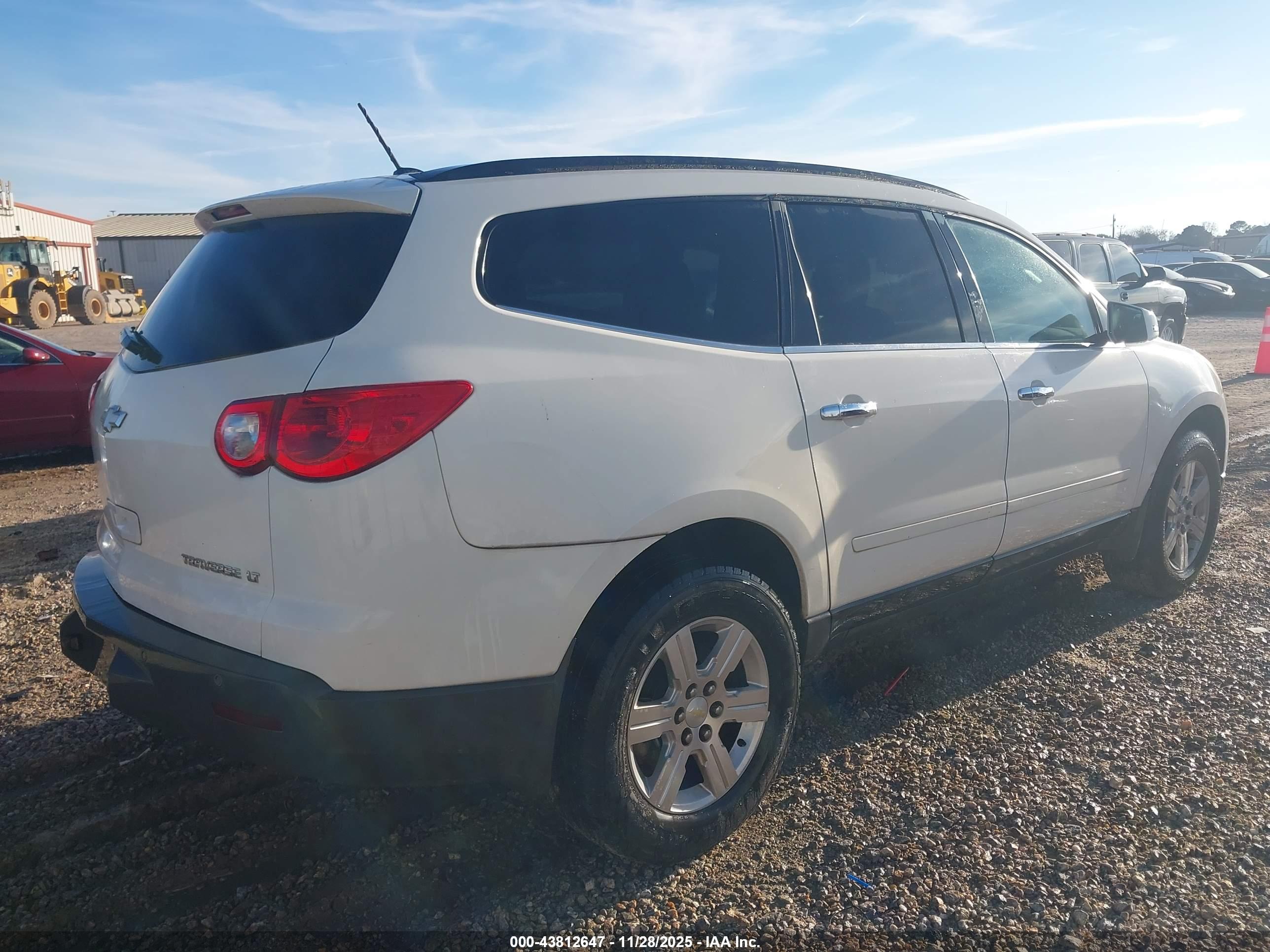 CHEVROLET TRAVERSE image 4