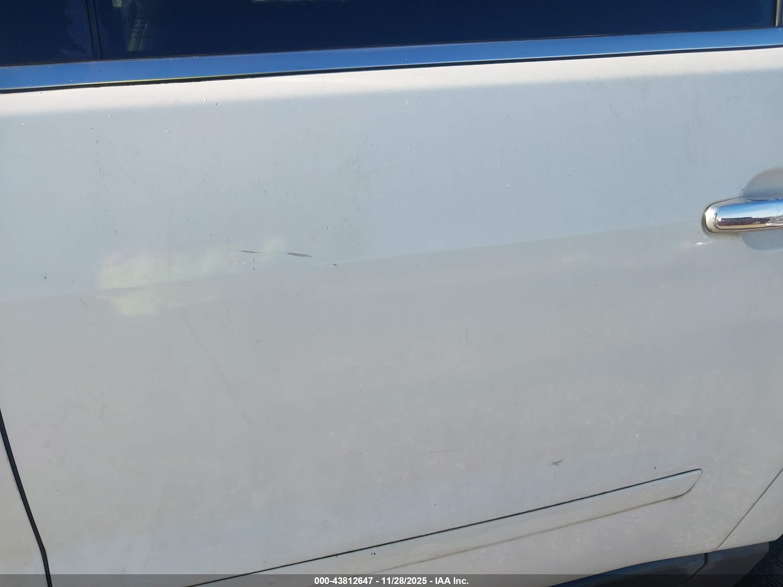 CHEVROLET TRAVERSE image 6