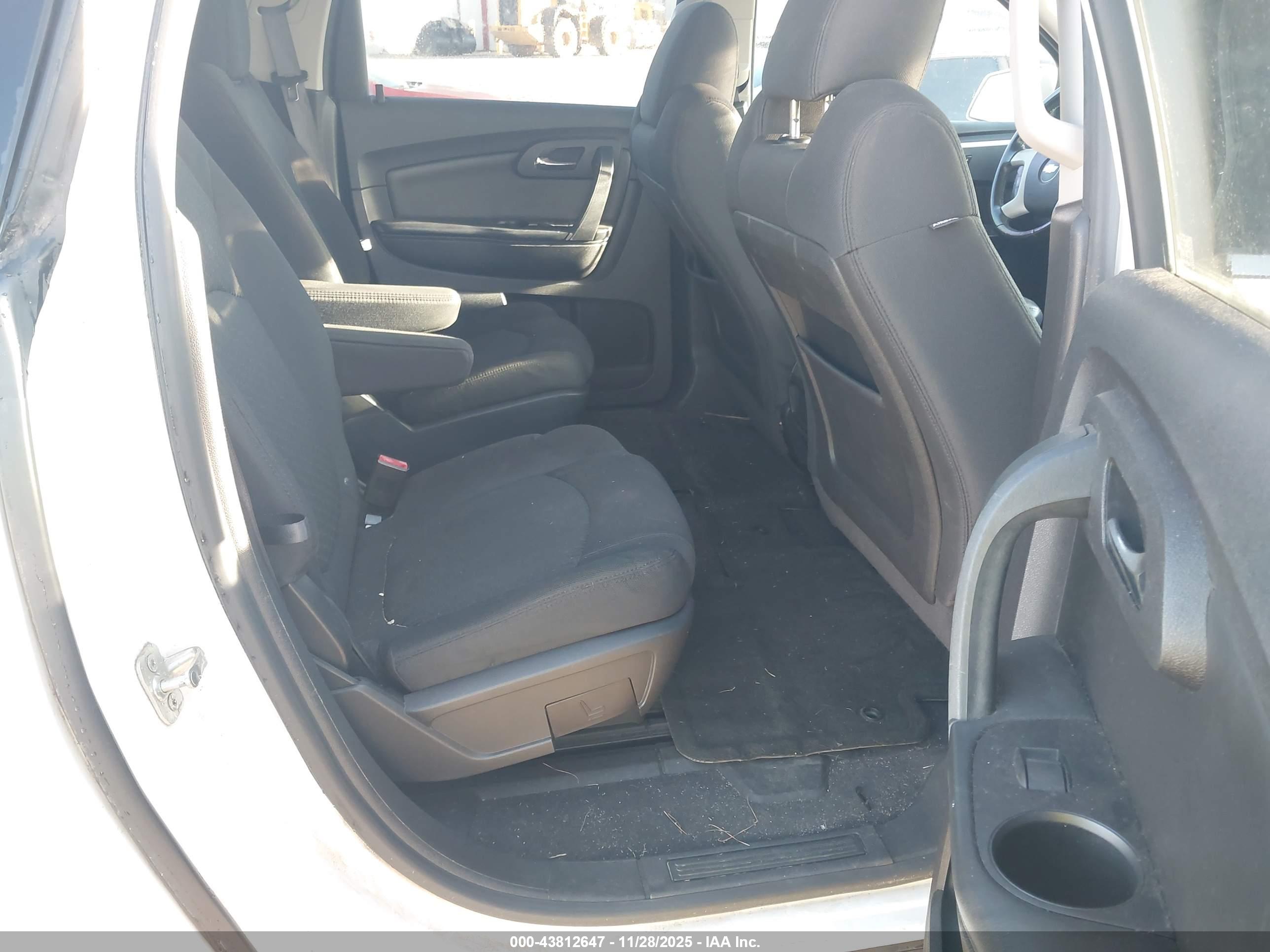 CHEVROLET TRAVERSE image 8
