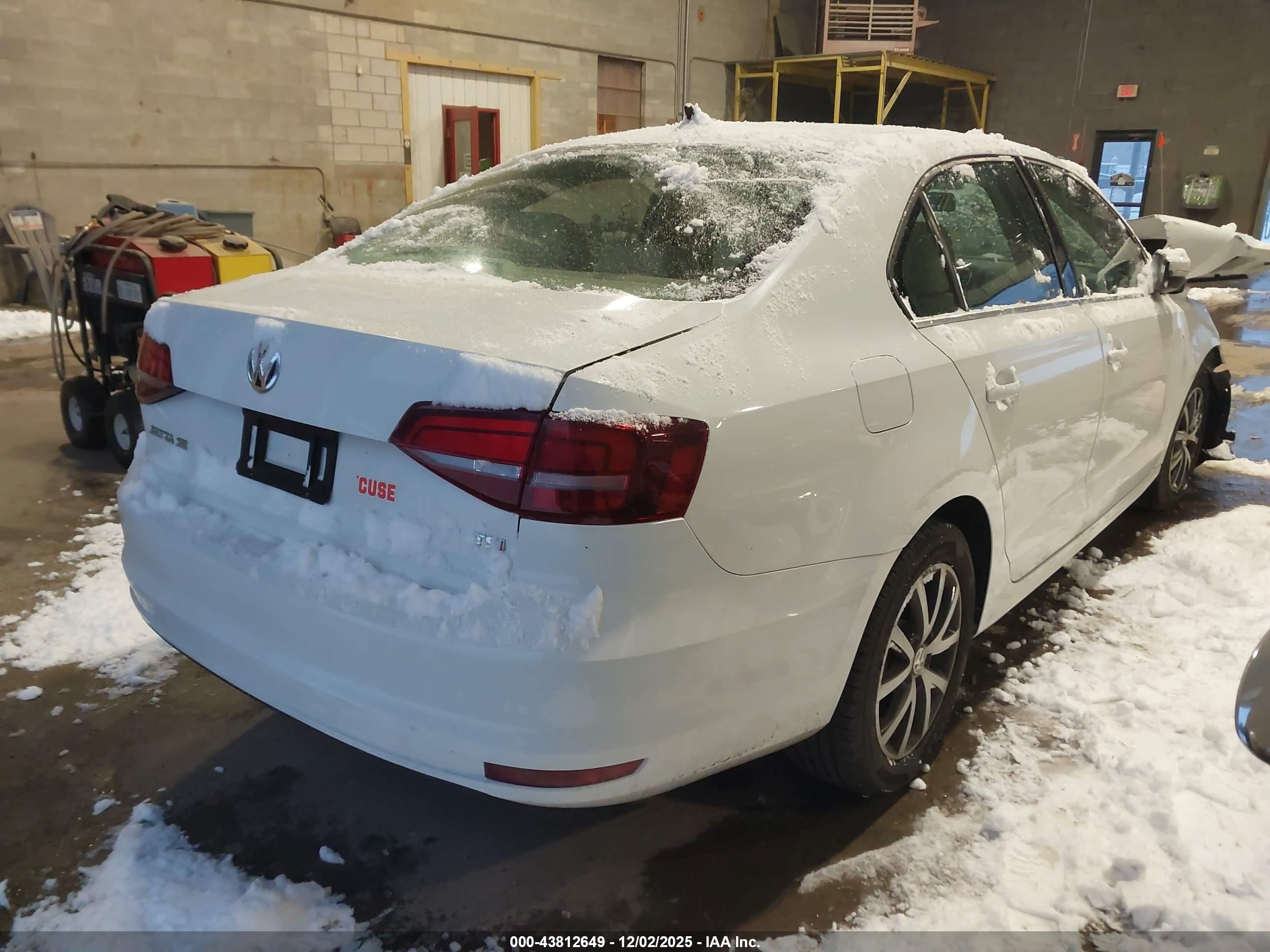 VOLKSWAGEN JETTA image 4