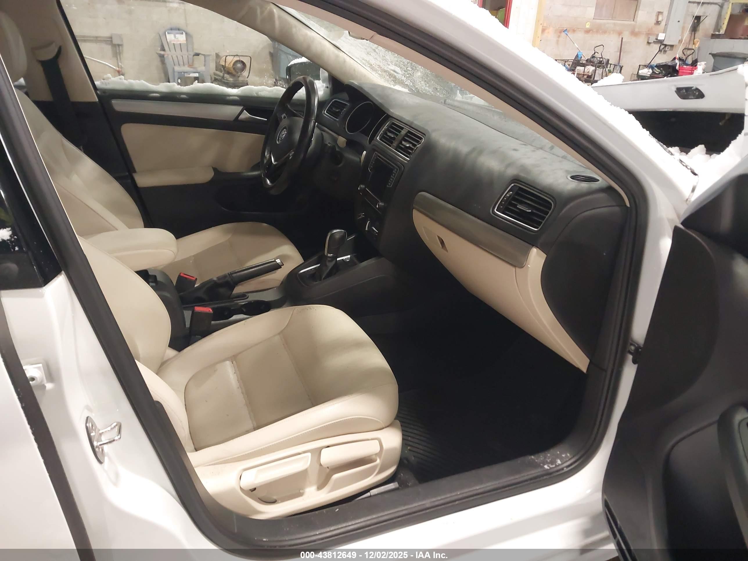 VOLKSWAGEN JETTA image 5