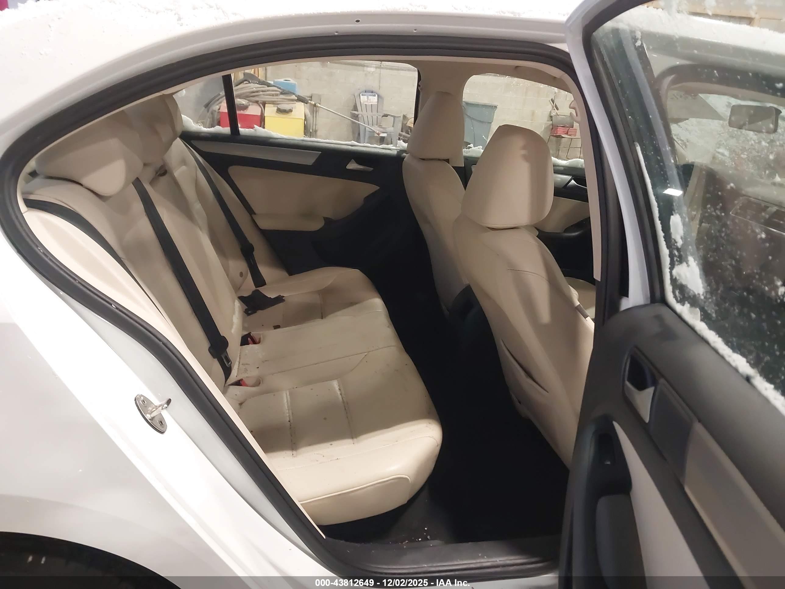 VOLKSWAGEN JETTA image 8
