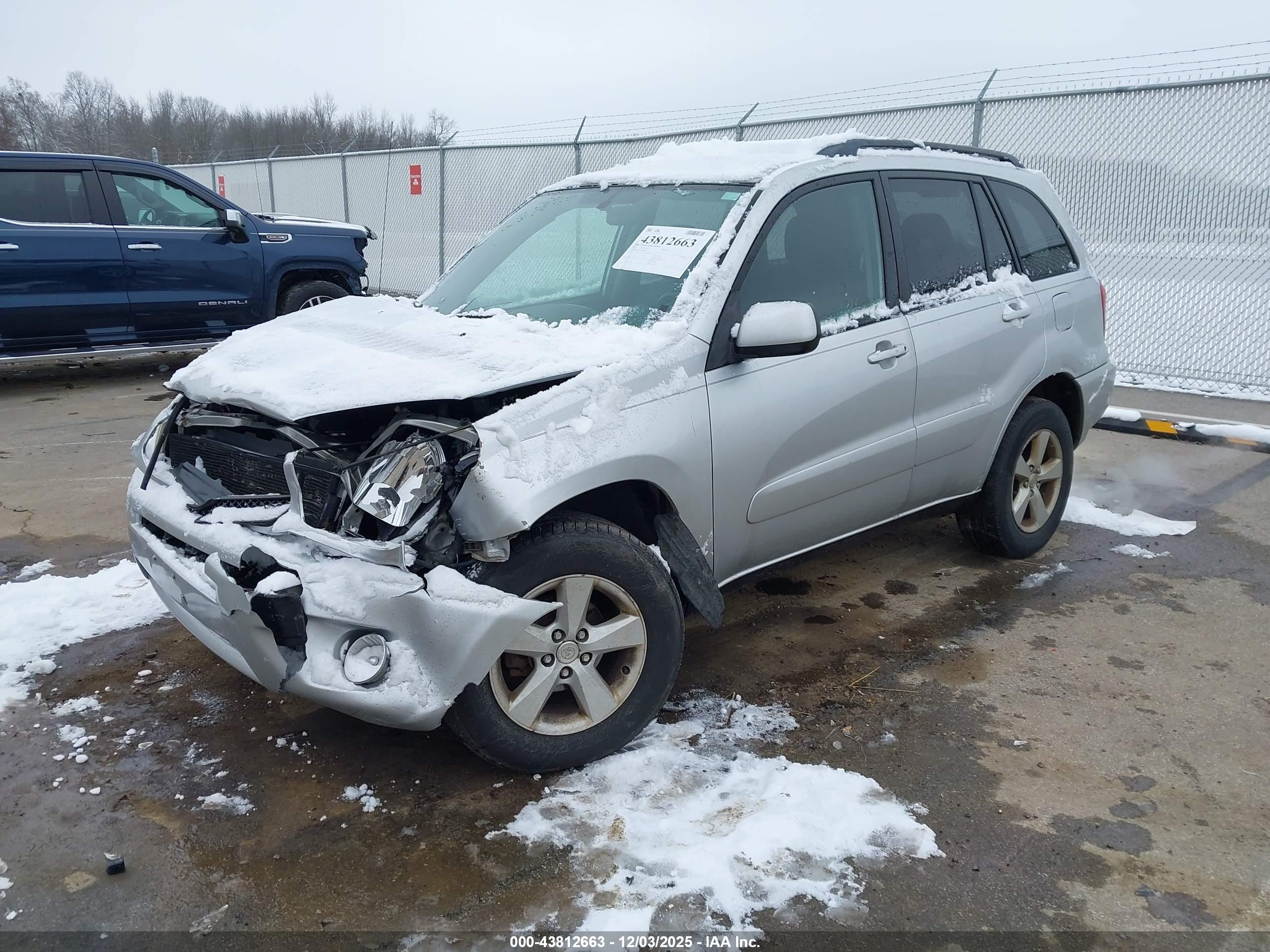 TOYOTA RAV4 image 2