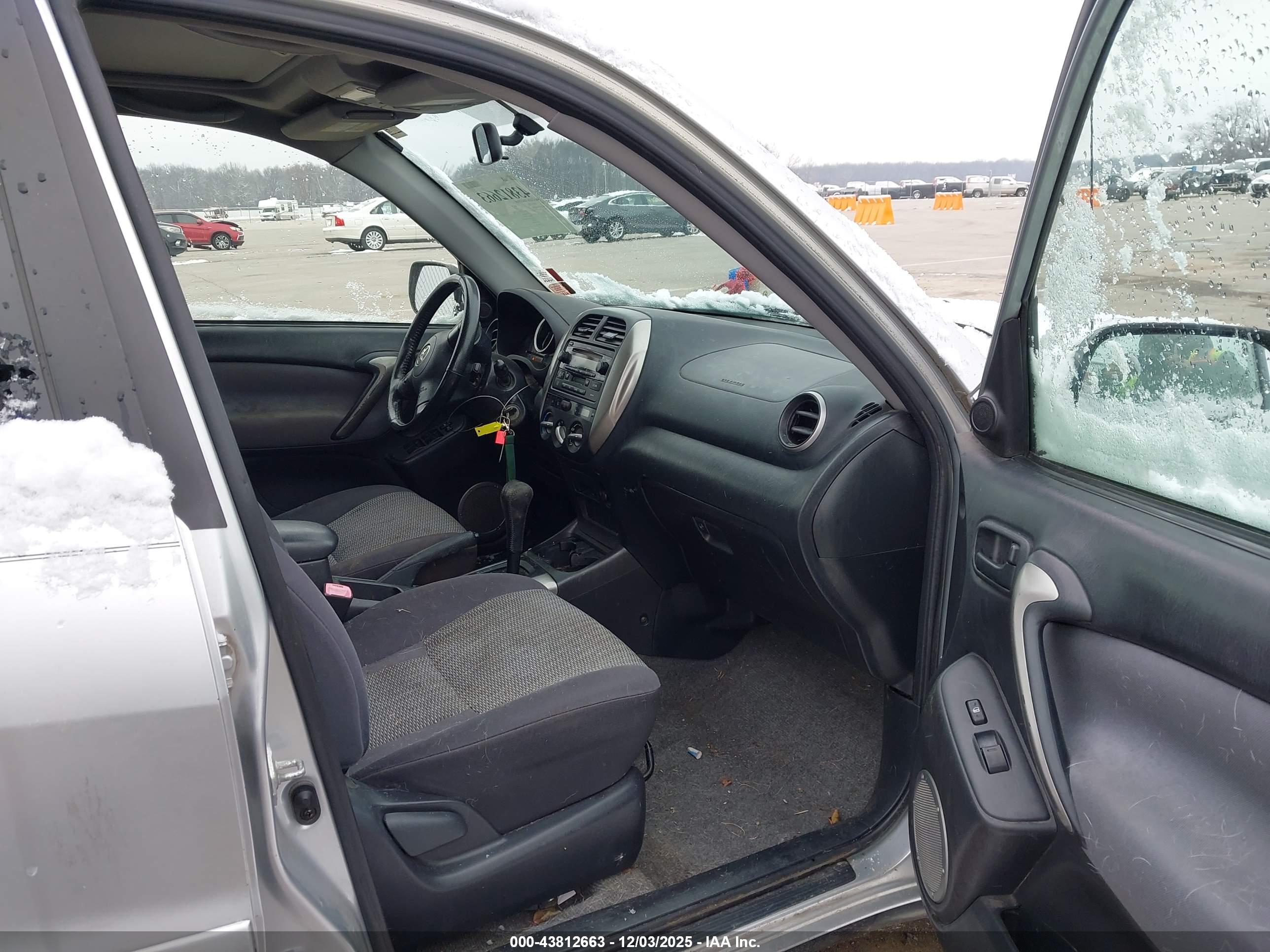 TOYOTA RAV4 image 5