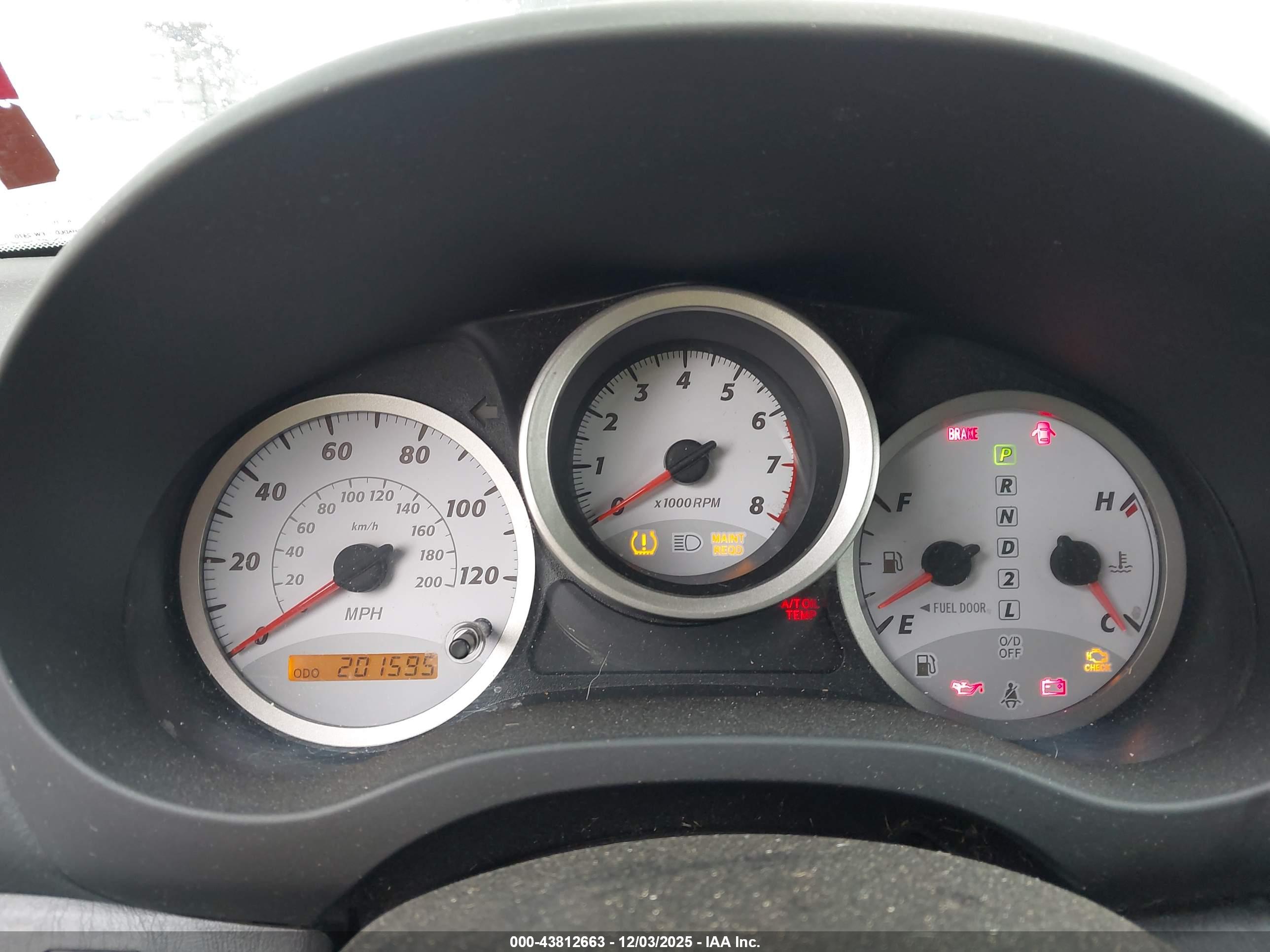 TOYOTA RAV4 image 7