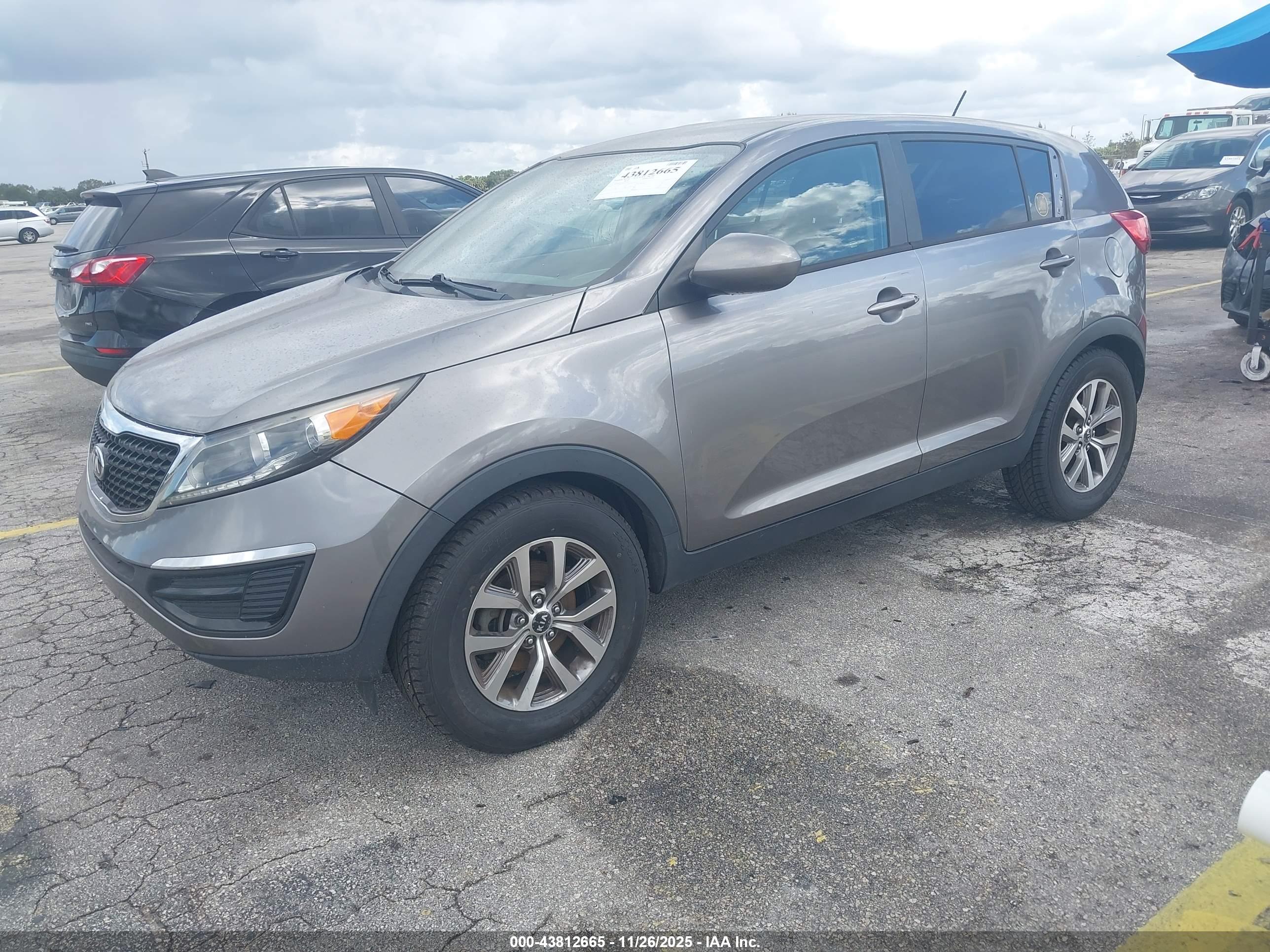 KIA SPORTAGE image 2